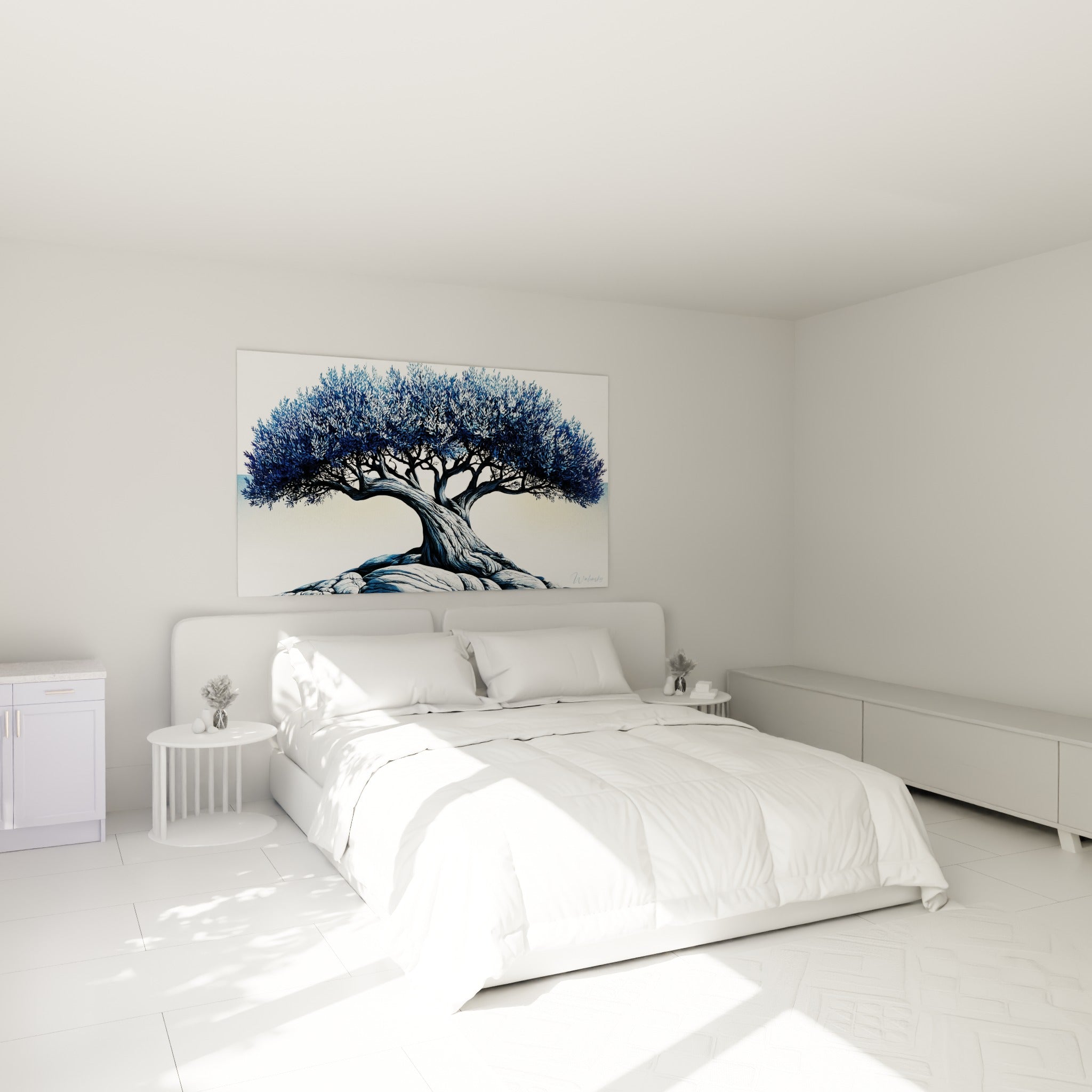 Arbre bleu marine et blanc aux branches déployées, accroché au-dessus d'un lit dans une chambre claire