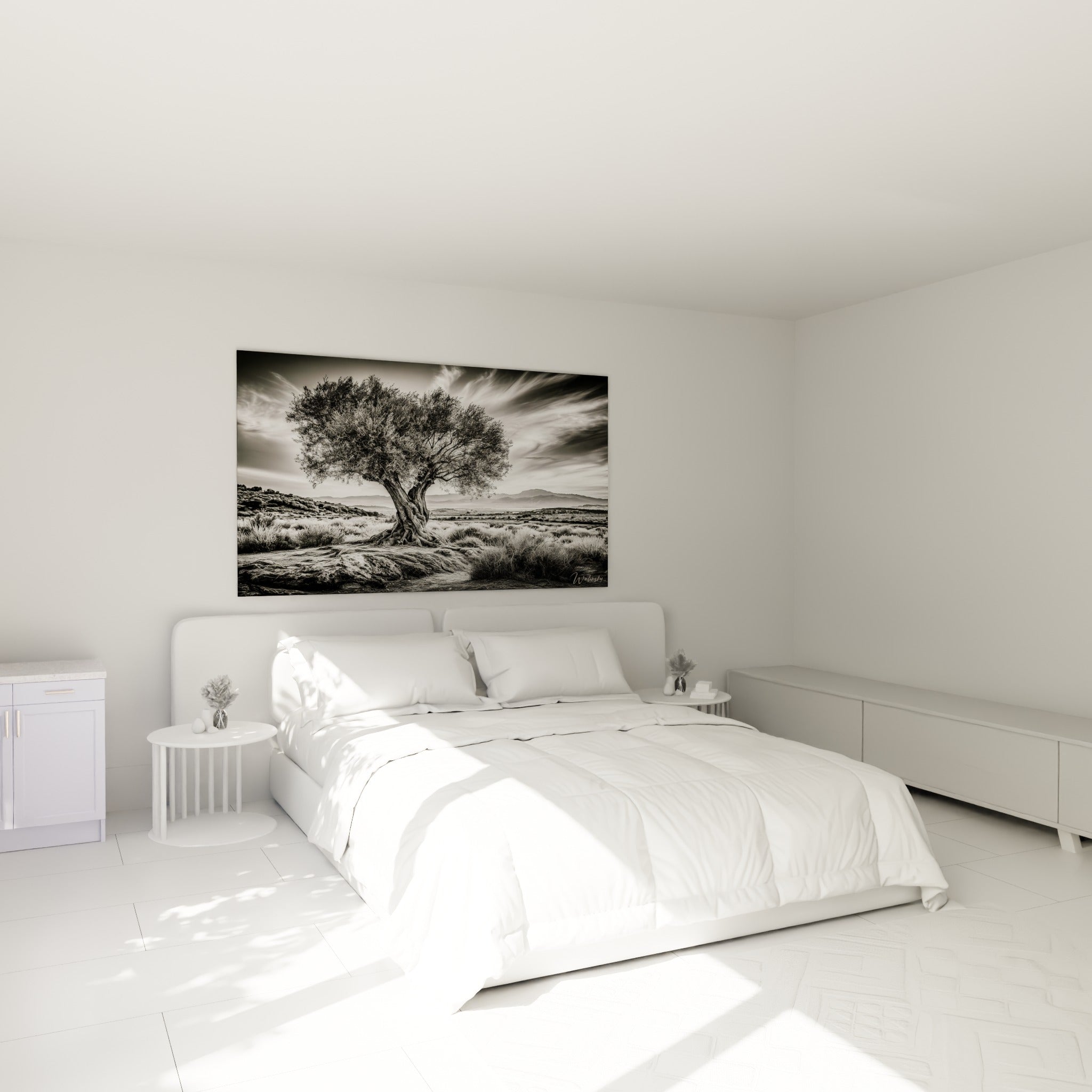 Arbre millénaire gris et noir photographié en pleine nature au-dessus d'un lit dans une chambre claire