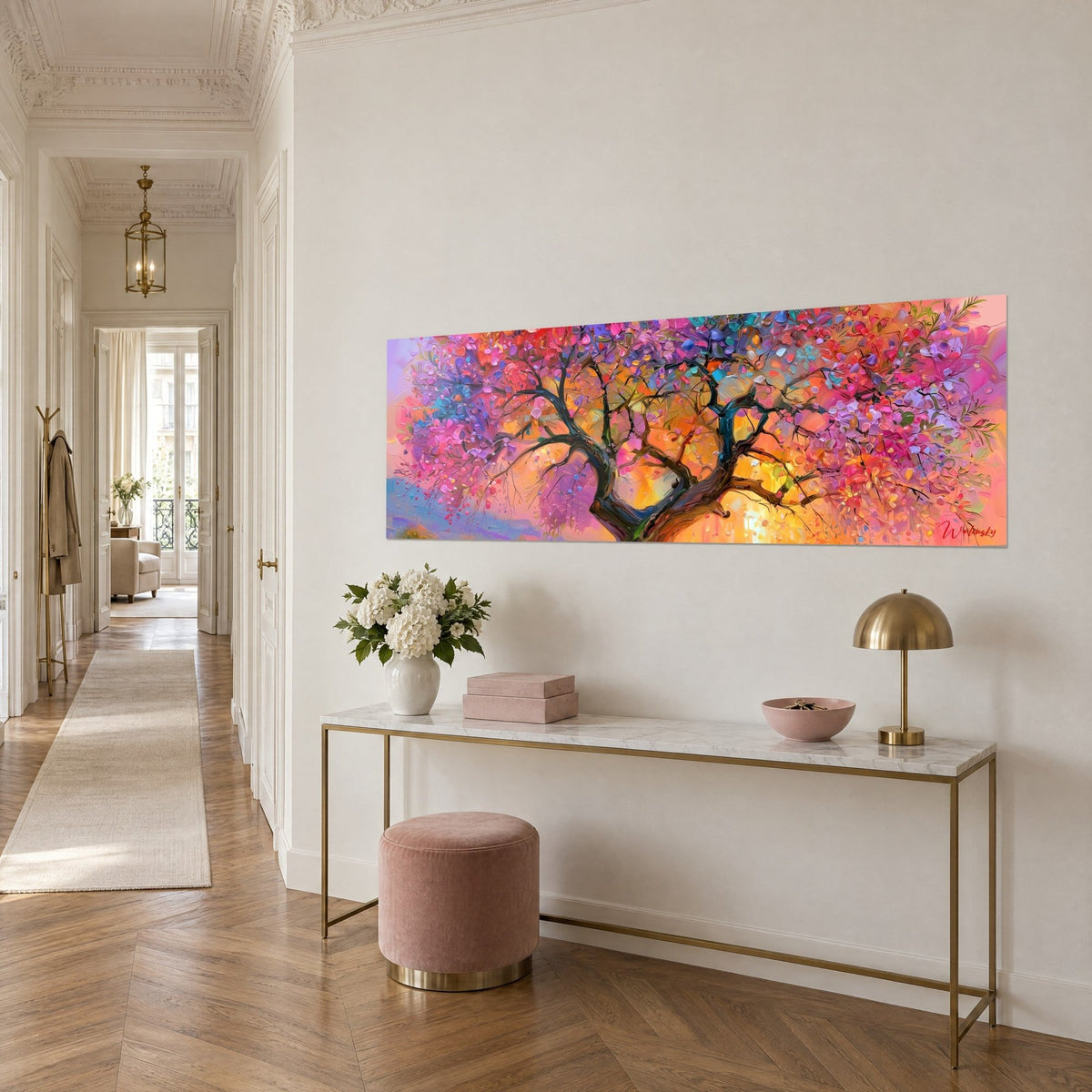 Gemälde blühender Baum mit dunklen Ästen, fuchsiafarbene und violette Blütenblätter auf bernsteinfarbenem Grund, auf einer vergoldeten Haussmann-Konsole