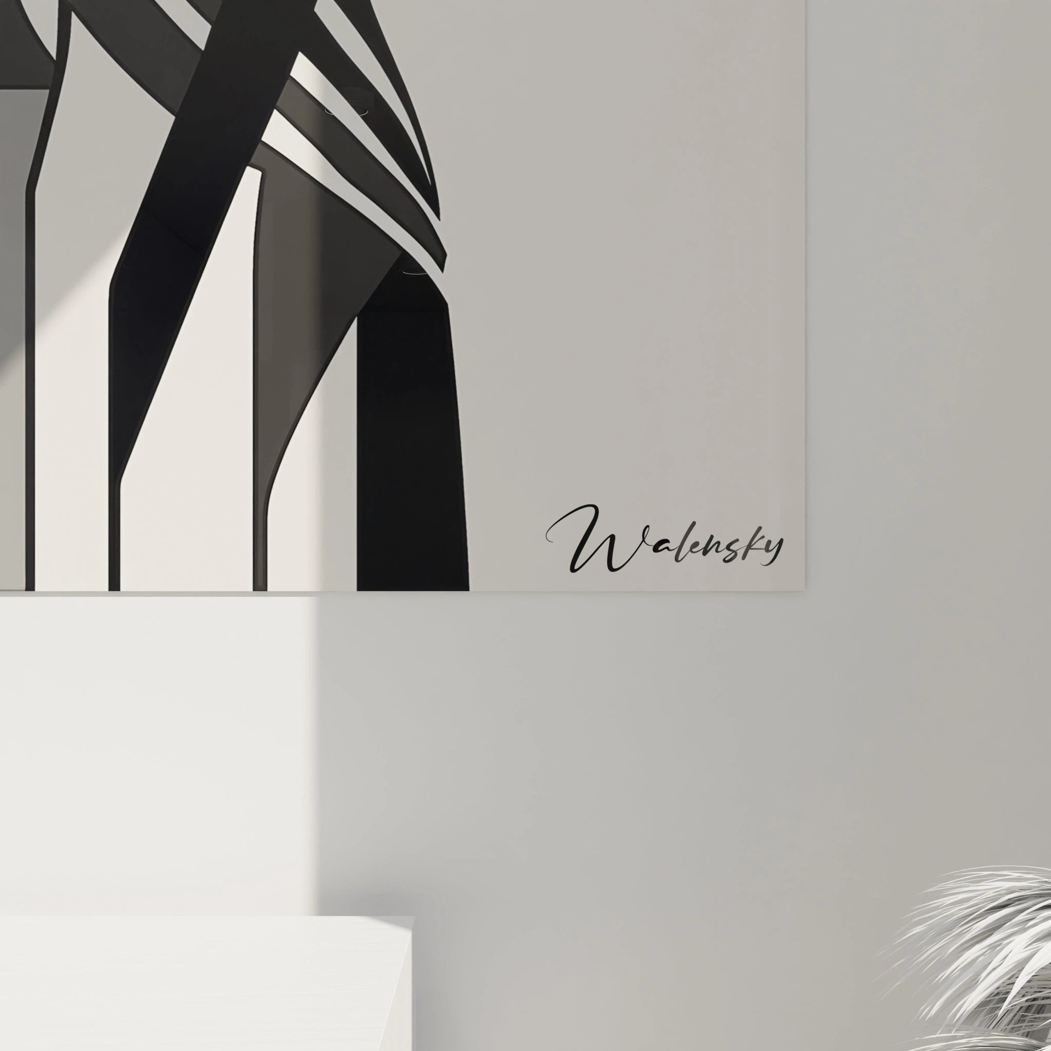 Un tableau abstrait noir et blanc illustrant une silhouette féminine traversée par des motifs rayés ondulants. Les lignes courbes créent une illusion de relief et de mouvement, tandis que la palette monochrome accentue l'aspect graphique et la profondeur visuelle de l'œuvre.
