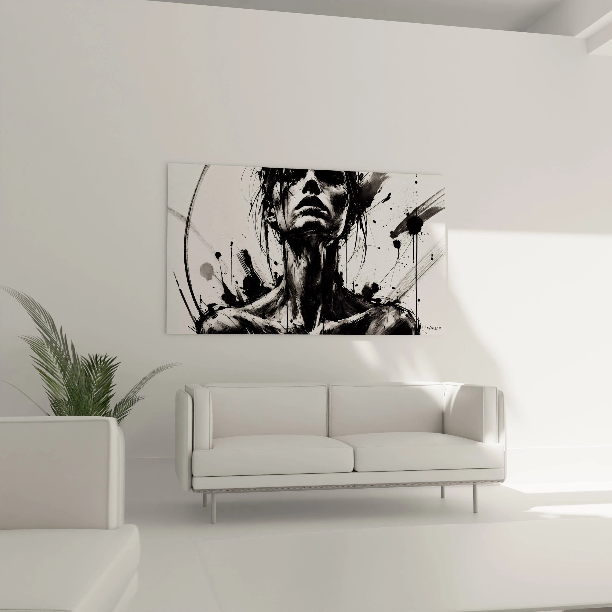 "Ombres et textures" au-dessus du canapé. Les contrastes intenses et le portrait féminin créent une atmosphère sophistiquée dans le salon.