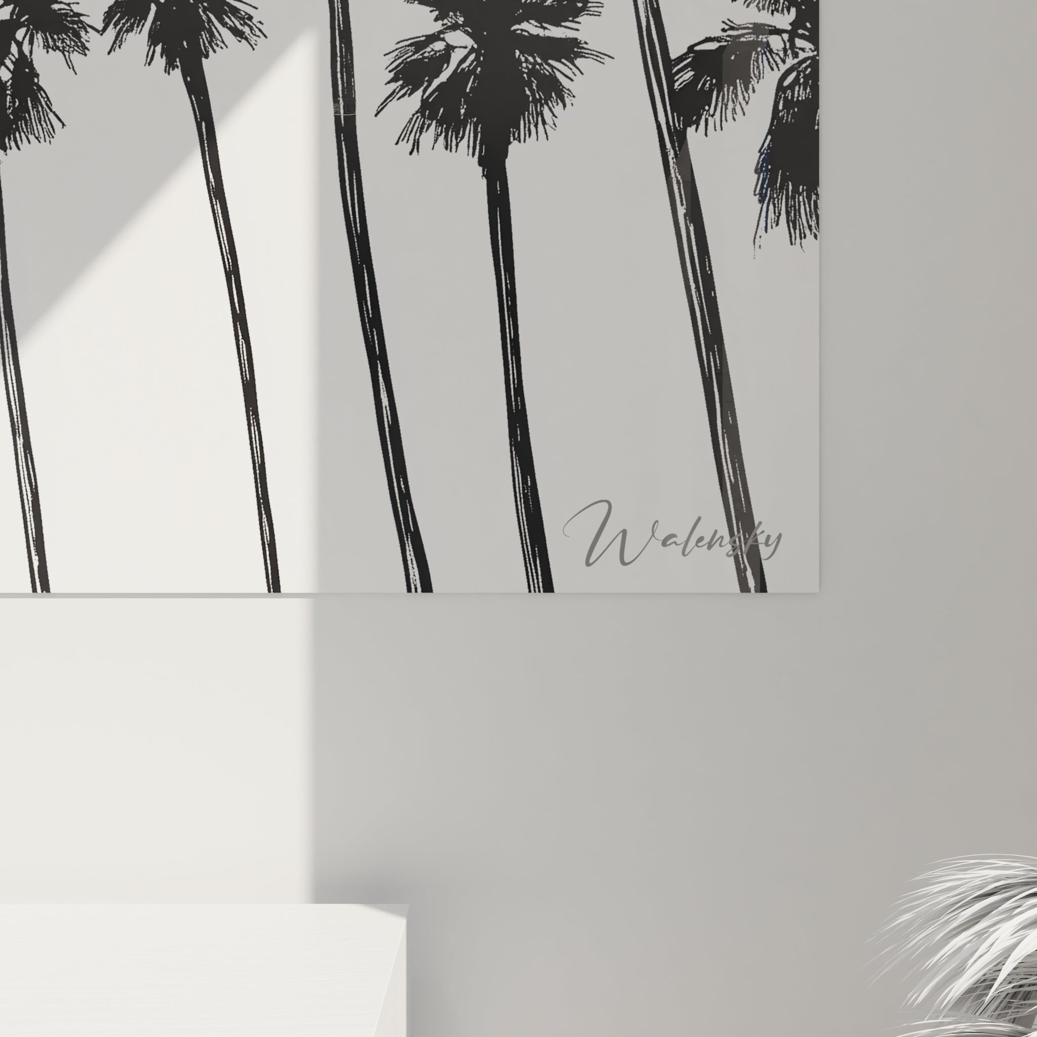 Tableau palmier noir et blanc illustrant une série de silhouettes de palmiers californiens aux formes organiques distinctives. Les détails précis des frondes contrastent avec la pureté du fond, offrant une interprétation contemporaine et épurée de ces arbres iconiques.
