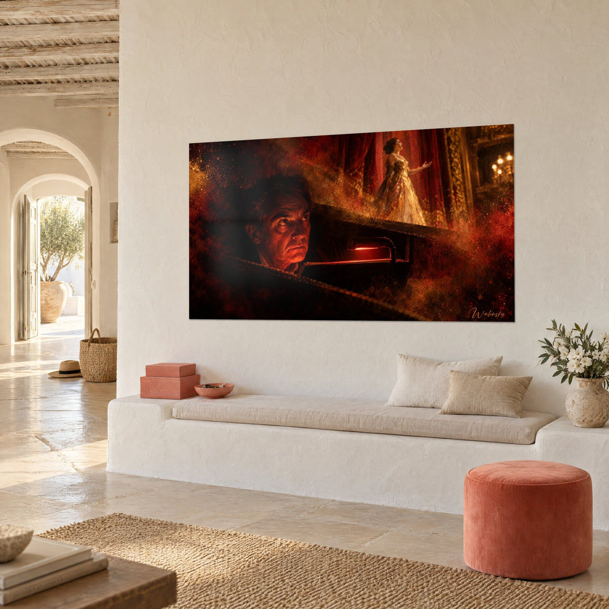 Tableau maestro éclairé par un pupitre rouge, rideaux cramoisis et poussière d'or, accroché dans une maison blanche, vue de trois-quarts