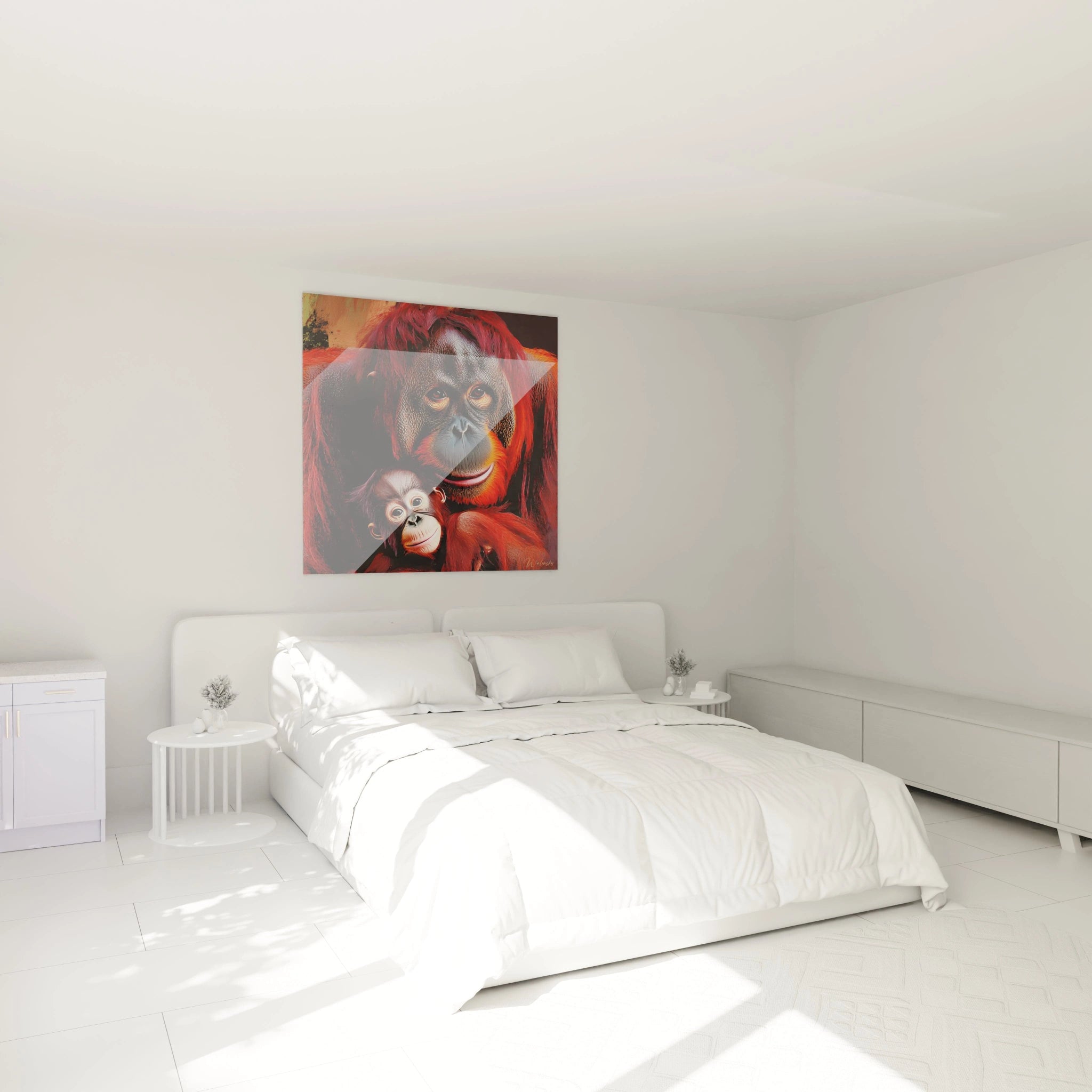 Tableau orang outan Walensky accrochée au-dessus d'un lit blanc dans une chambre lumineuse et moderne