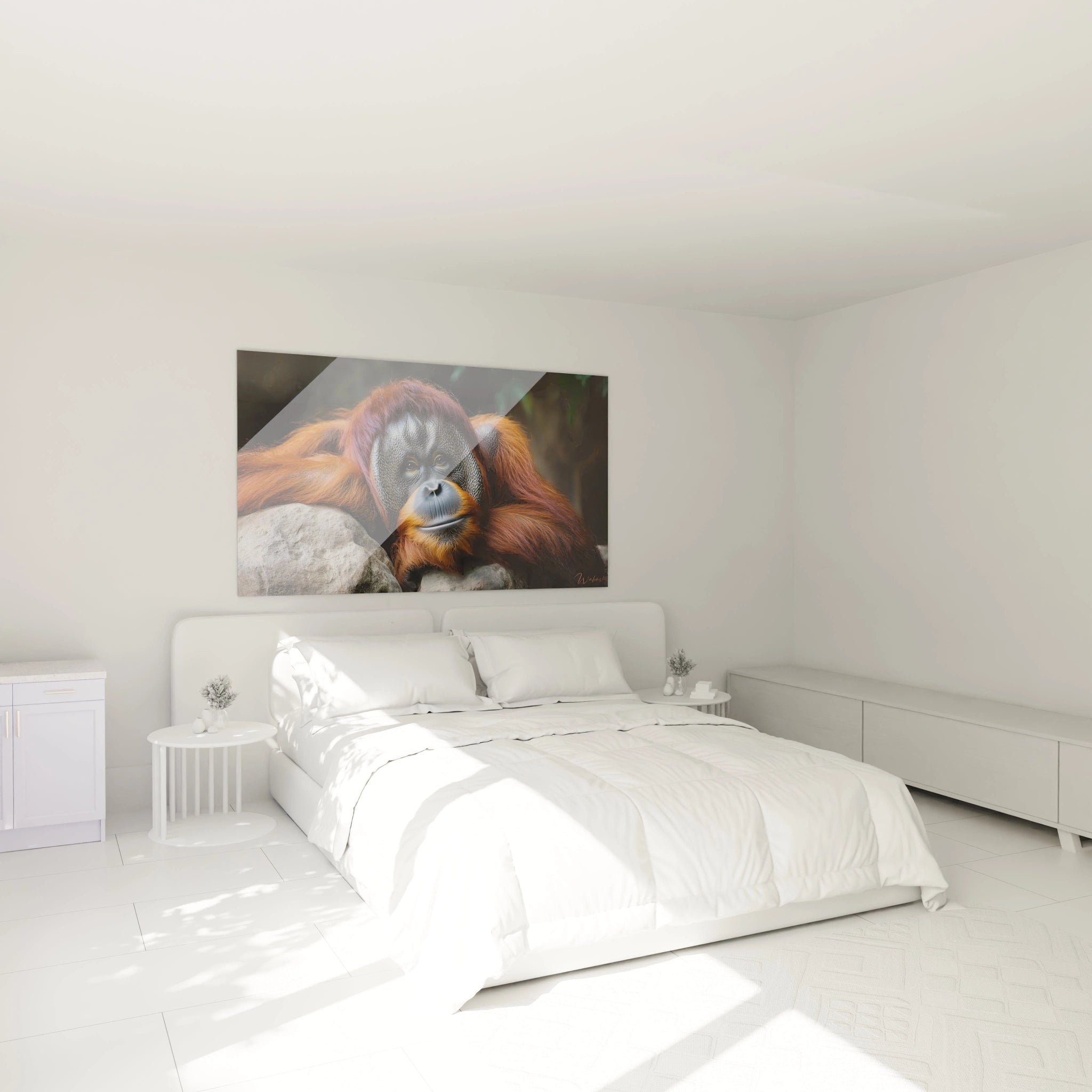 Un tableau réaliste d'orang-outan montrant un gros plan facial détaillé du primate, avec sa fourrure orange vif encadrant un visage noir aux traits distinctifs et aux yeux profonds, appuyé sur une surface pierreuse grise.
