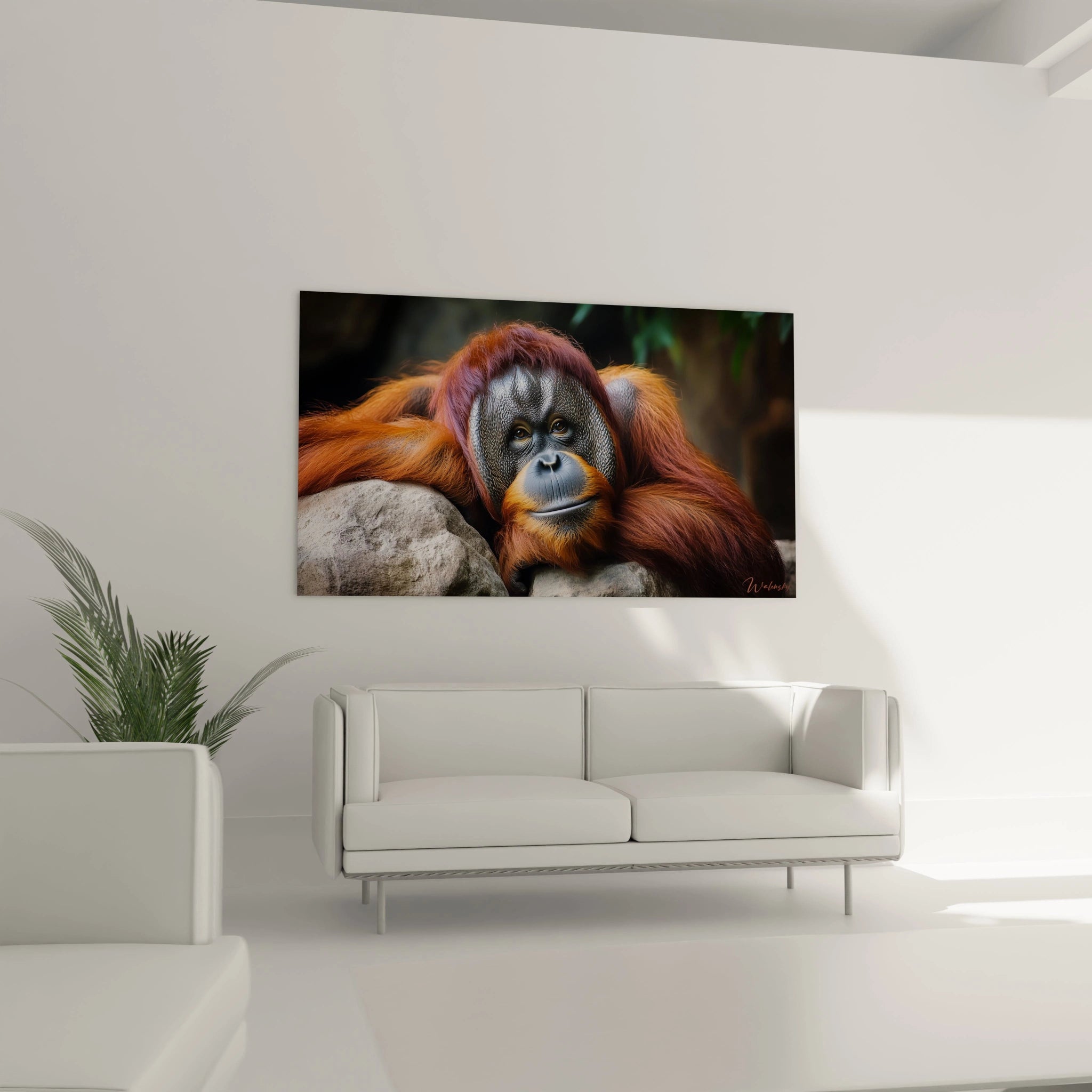 Un tableau orang-outan hyperréaliste capturant les textures variées de l'animal, depuis la peau noire et ridée du visage jusqu'à la fourrure auburn luxuriante, dans une pose méditative sur un support rocheux gris clair.
