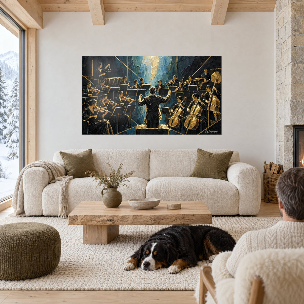 Tableau chef d'orchestre de dos, baguette levée, cordes dorées sur fond bleu nuit, chien couché, au-dessus d'un canapé dans un salon lumineux