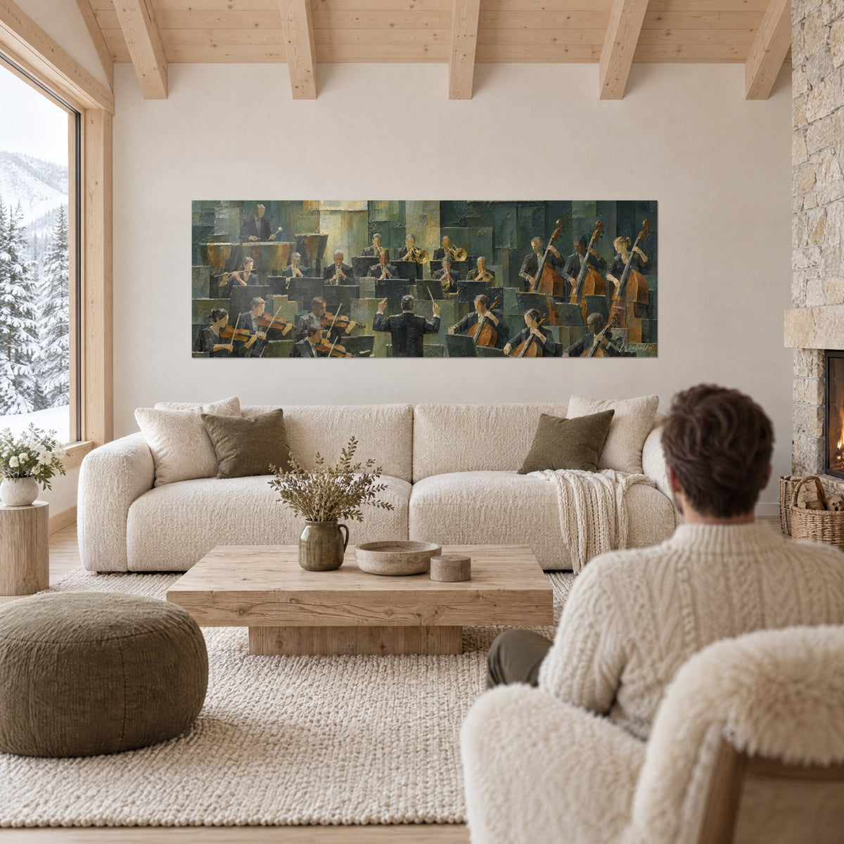 Tableau chef d'orchestre de dos, bras levés devant violons et contrebasses vert anthracite et ocre, au-dessus d'un canapé dans un salon lumineux