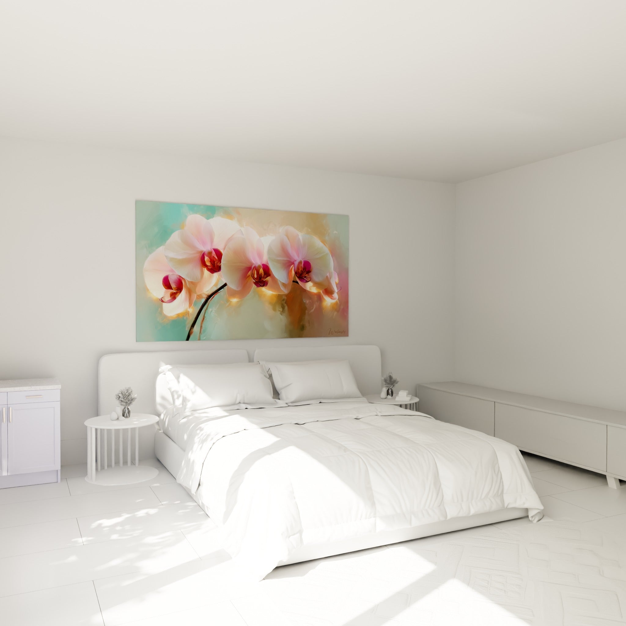 Branche d'orchidées blanches et pourpres au-dessus d'un lit dans une chambre claire