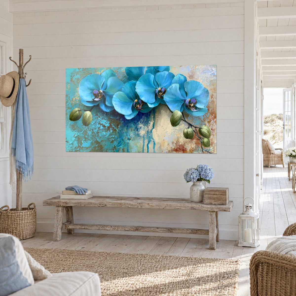 Schilderij phalaenopsis azuurblauw met groene knoppen op turquoise achtergrond met stromend zand, houten bank, driekwartzicht