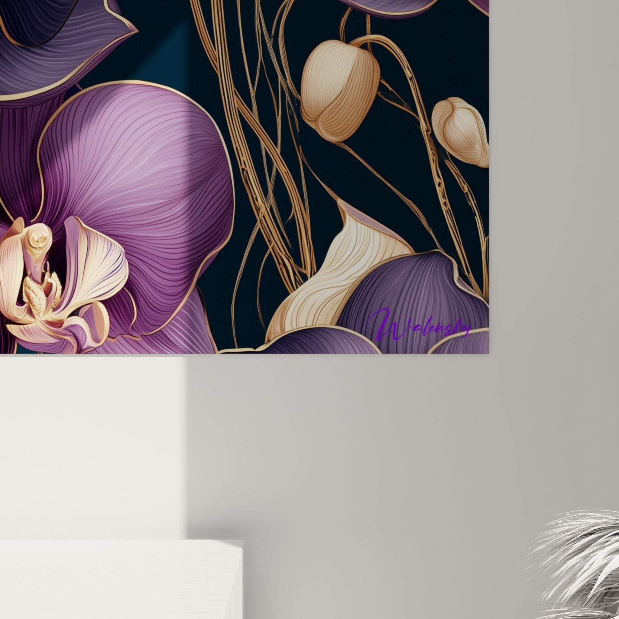 Nervures dorées et grain de peinture visibles sur les pétales violets d'orchidée en gros plan