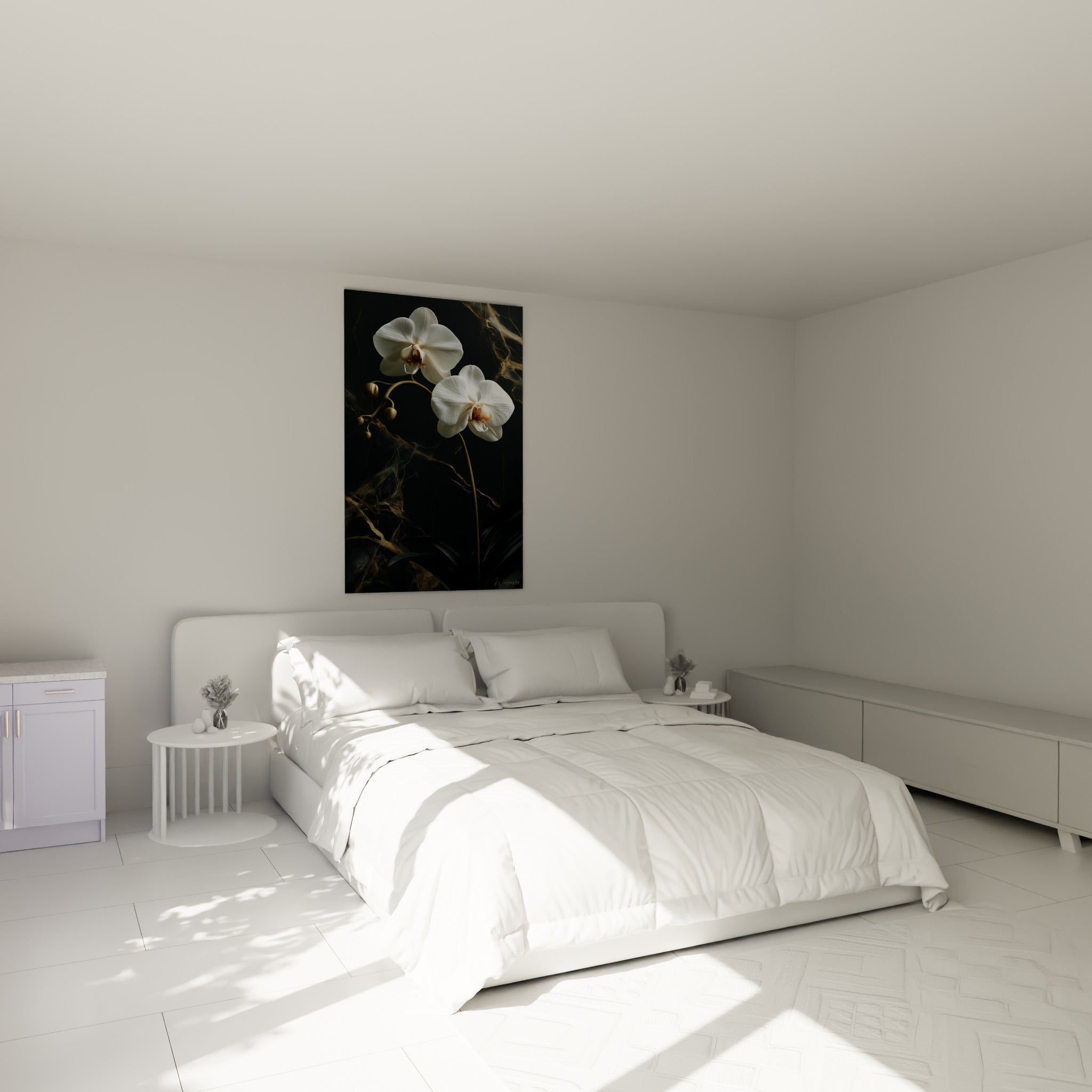 Fleurs d'orchidée blanche et brune sur marbre noir, accrochées au-dessus d'un lit dans une chambre claire