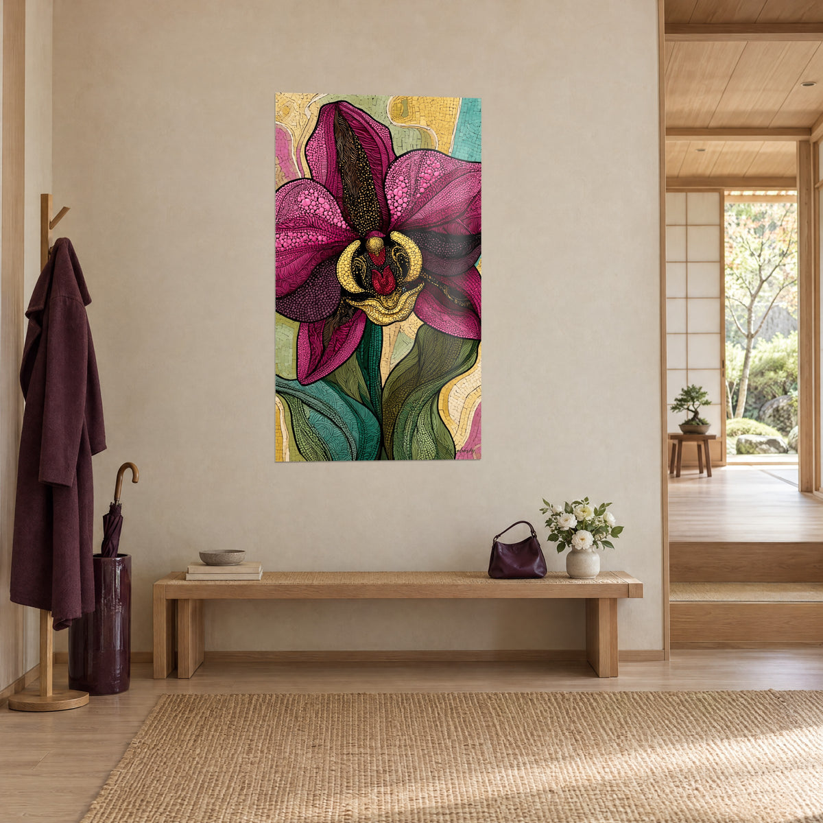 Gemälde exotische Blüte in Magenta und Gold, tannengrüne Blätter auf ockerfarbenen und türkisfarbenen Mosaiksteinen, Dreiviertelansicht, Japandi-Flur