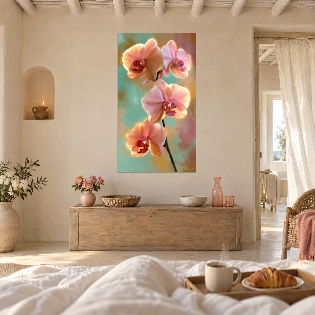 Cuadro tallo de orquídeas melocotón y fucsia sobre fondo verde azulado y ocre, encima de una cama en un dormitorio luminoso