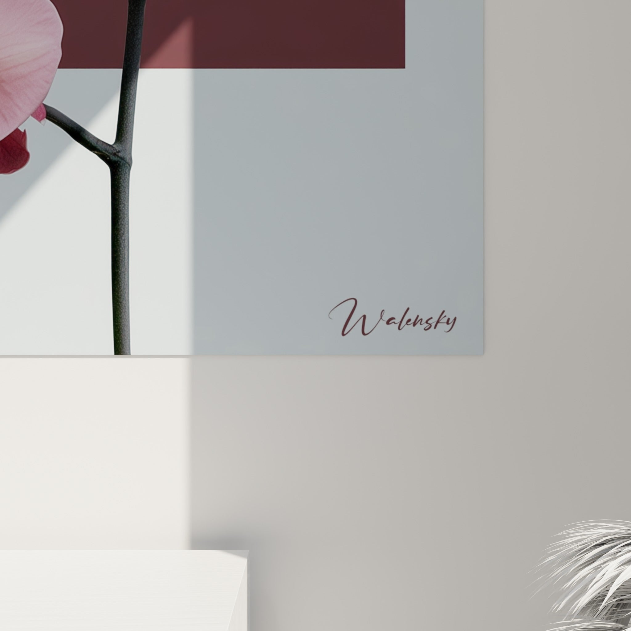 Détail des pétales d'orchidée où le rose pâle et le bordeaux se fondent avec un grain fin visible