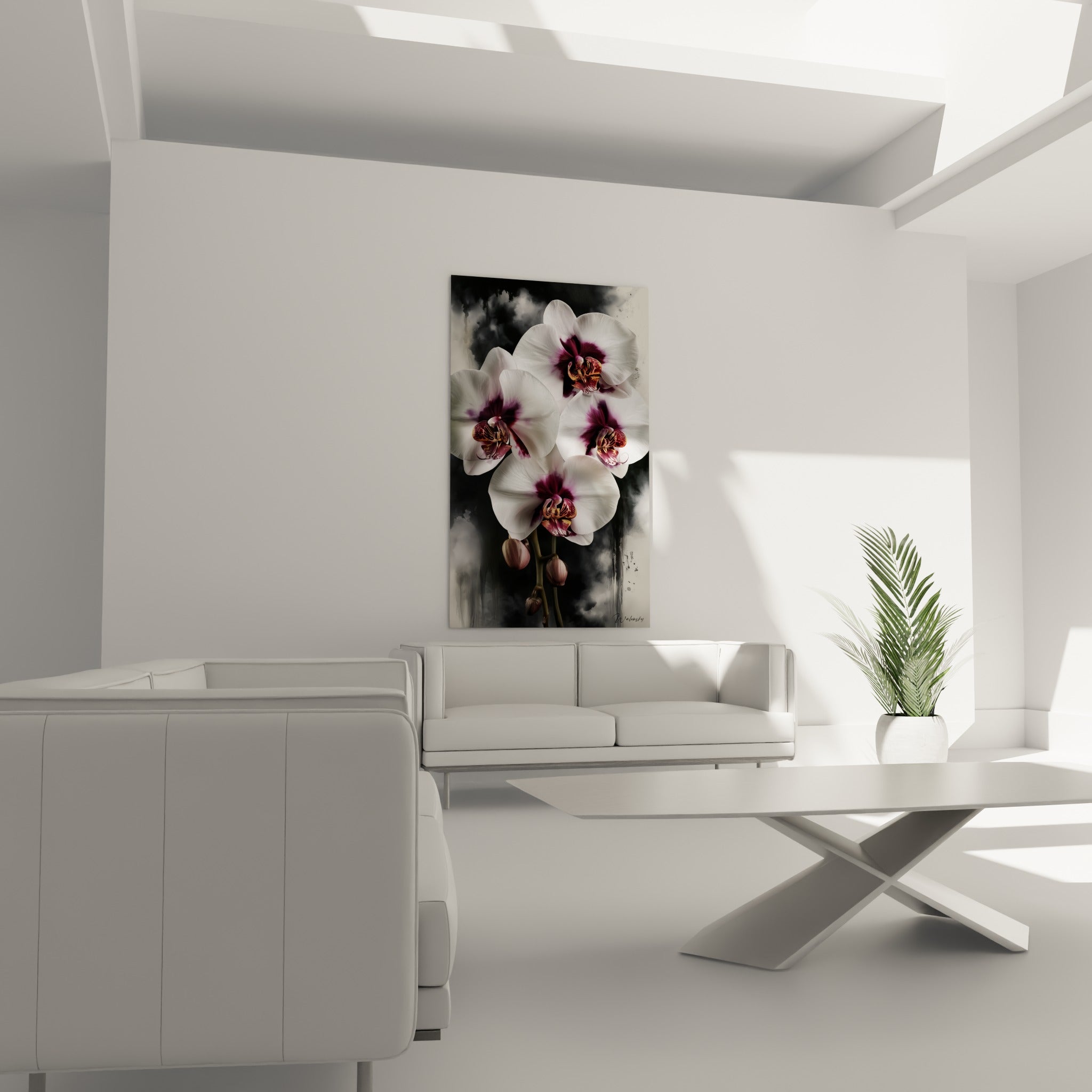 Fleurs d'orchidée blanches aux labelles pourpres au-dessus d'un canapé dans un salon lumineux