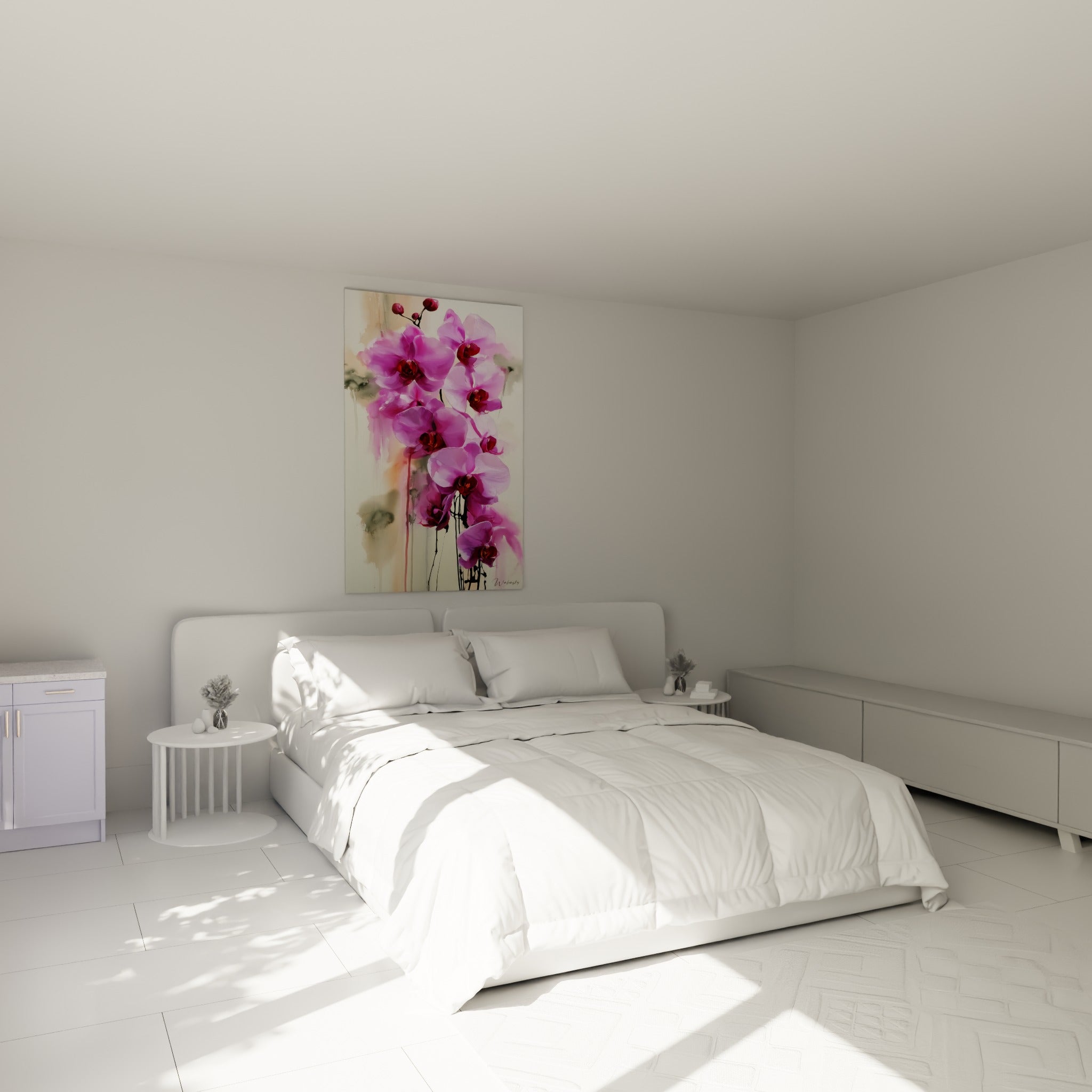 Bouquet d'orchidées roses et bordeaux au-dessus d'un lit dans une chambre claire