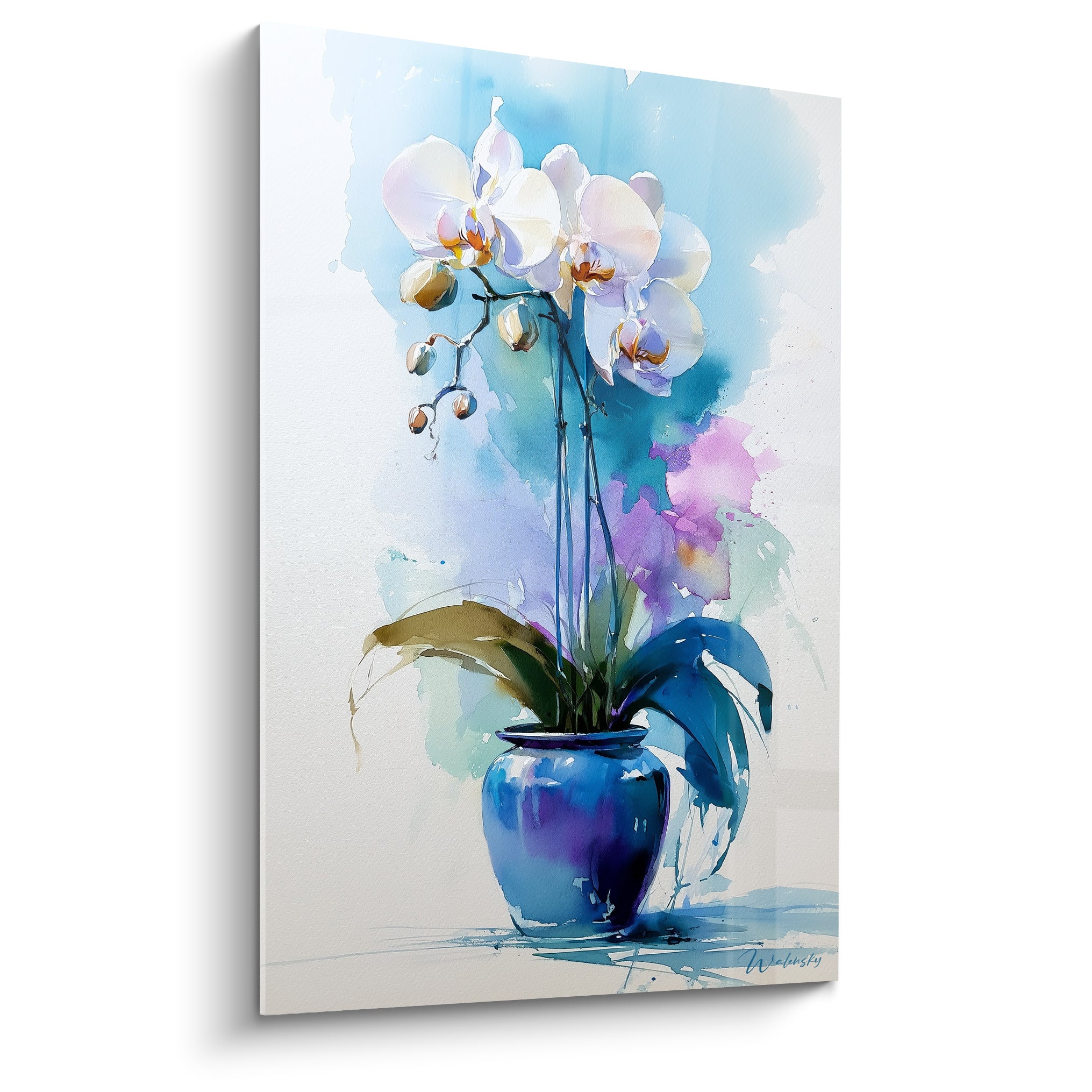 Orchidée blanche aux pétales délicats dans un vase bleu marine, éclaboussures violettes en arrière-plan
