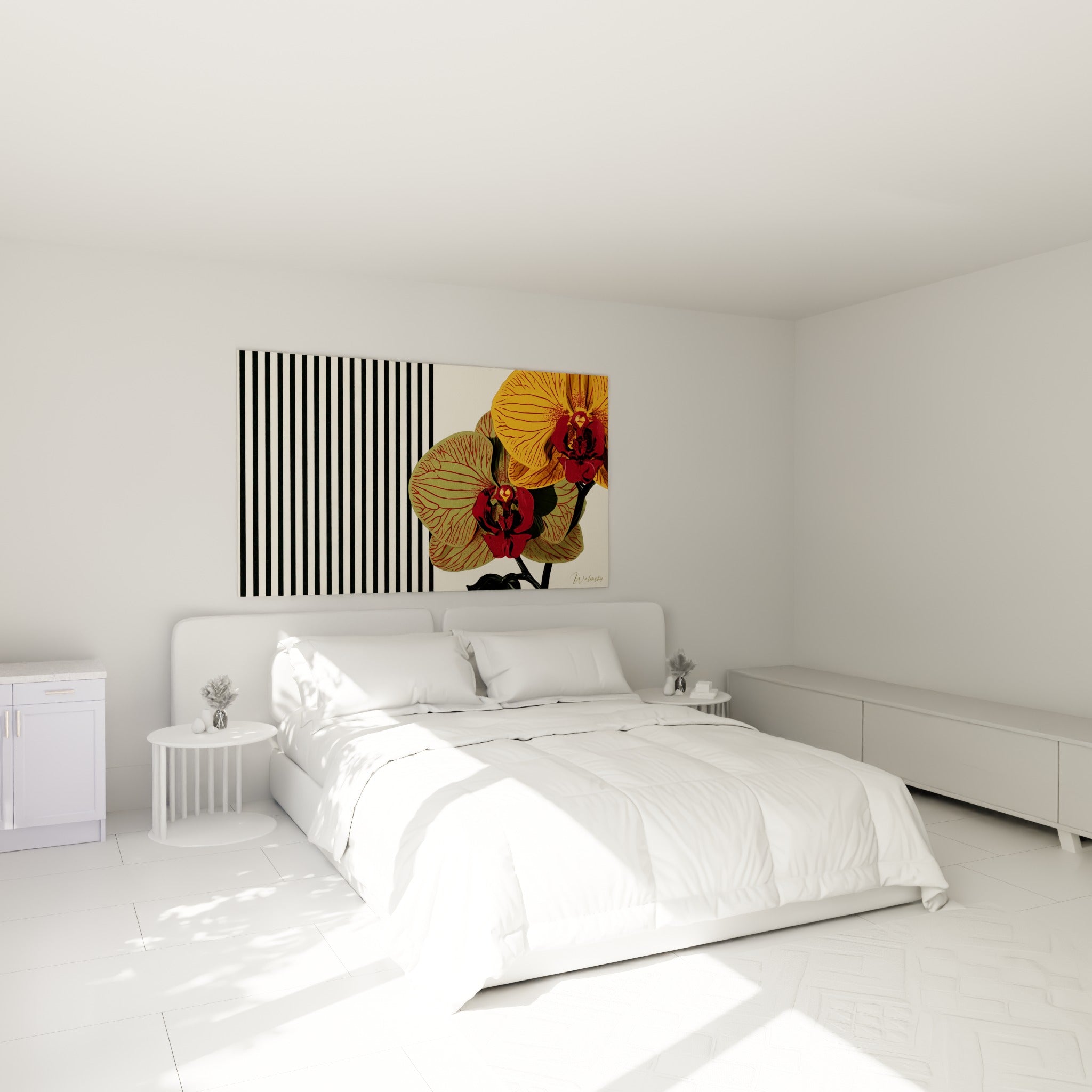 Pétales ocre et vert olive de l'orchidée nervurée au-dessus d'un lit dans une chambre claire