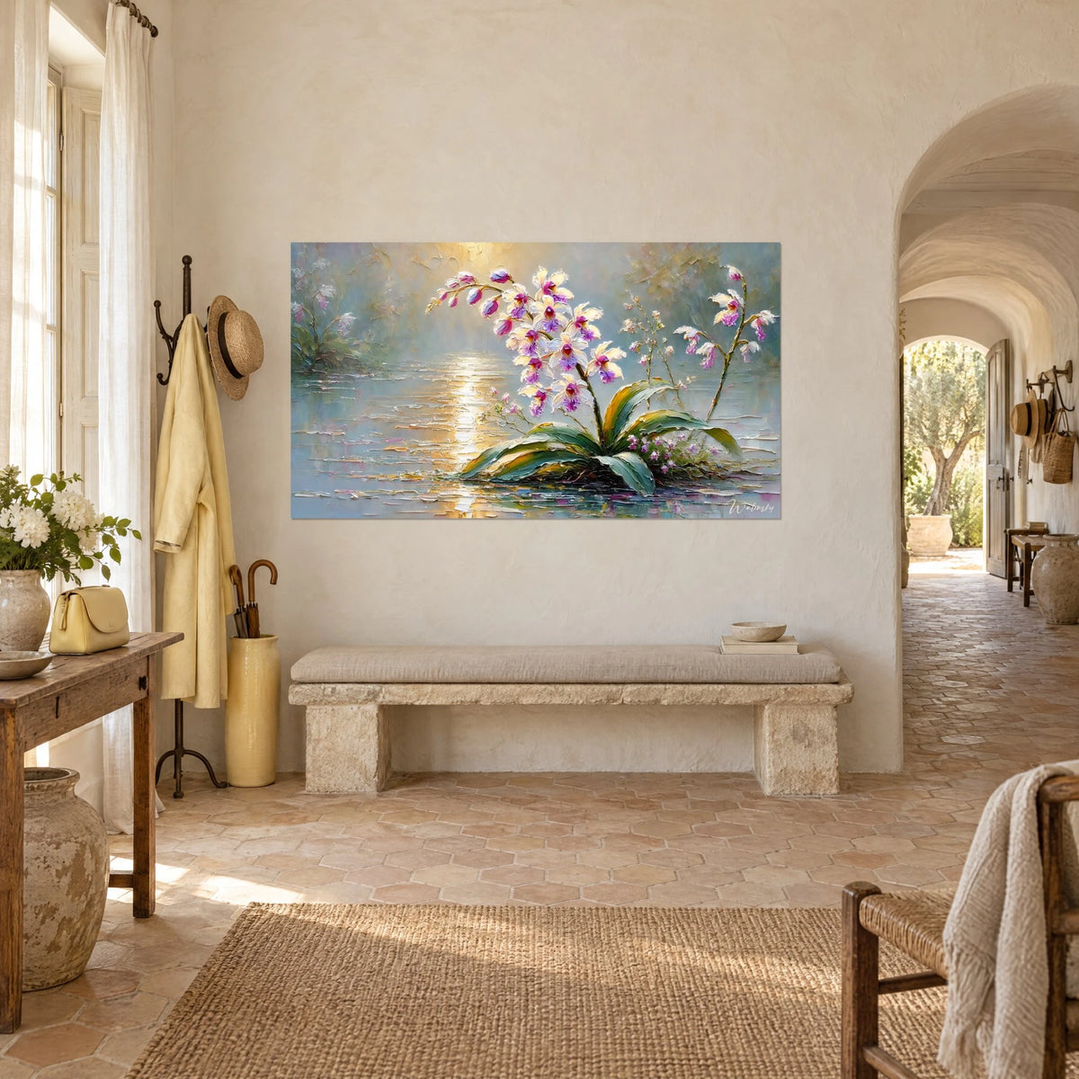 Schilderij orchideebloemen in ivoor en magenta, olijfgroene bladeren aan de rand van zilver water, driekwart zicht in een Provençaals landhuis