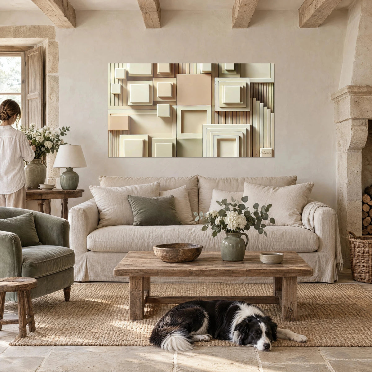 Gemälde Mosaik aus erhabenen Quadraten in Cremeweiß und Rosébeige, eine Frau von hinten und ein Collie über einem Sofa in einem hellen Wohnzimmer