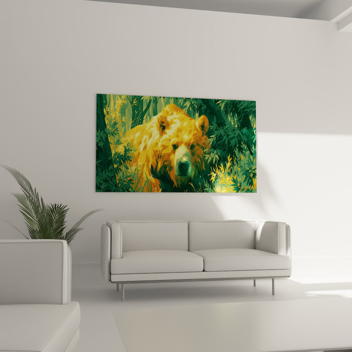 Silhouette dorée de l'Ours brun entouré de bambous verts, suspendue au-dessus d'un canapé dans un salon lumineux