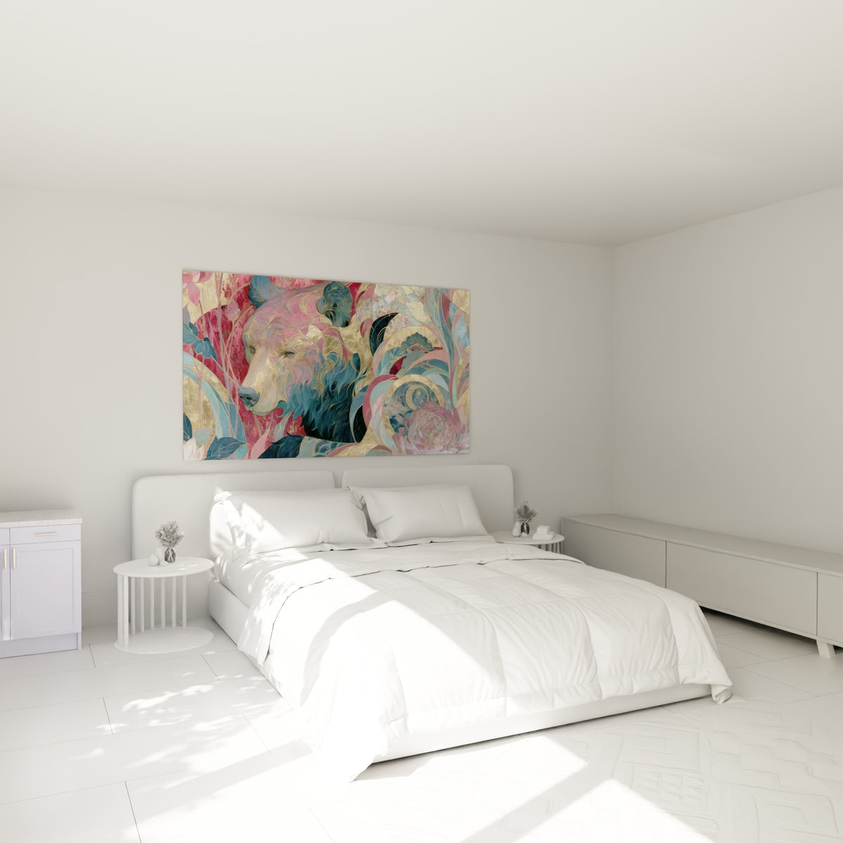 Silhouette d'ours brun rose et doré entourée de feuillages, accrochée au-dessus d'un lit dans une chambre claire