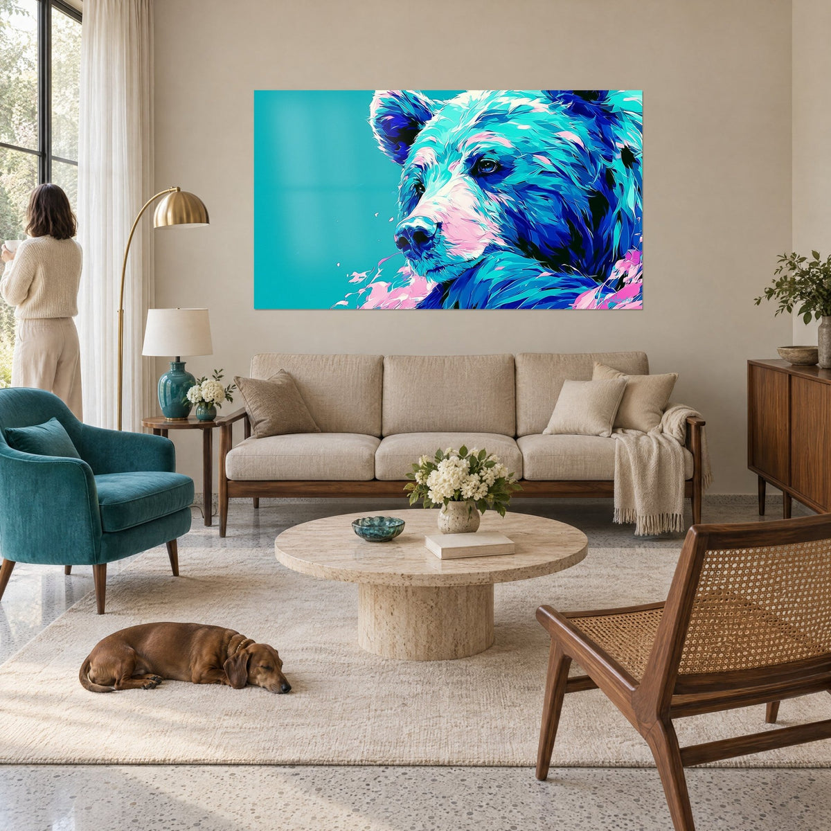 Gemälde Grizzly mit türkisfarbenem und indigoblauem Fell, blassrosa Schnauze, über einem Sofa in einem hellen Wohnzimmer