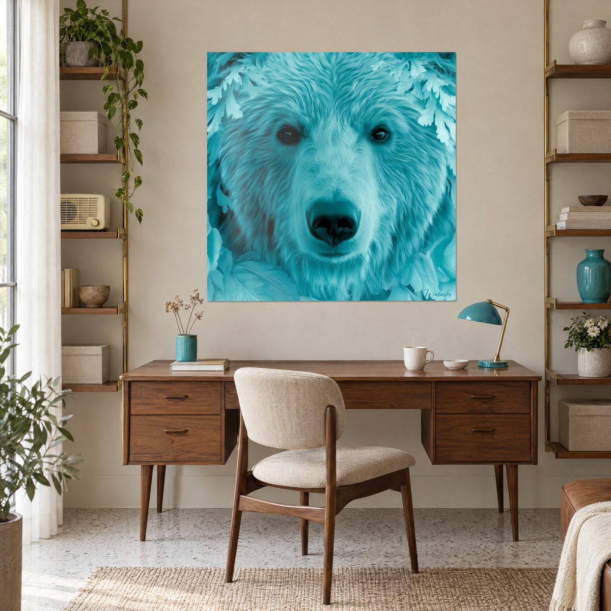Tableau tête d'ours bleu lagon et aqua pâle, museau noir, feuilles gelées en haut, mur beige au-dessus d'un bureau en bois