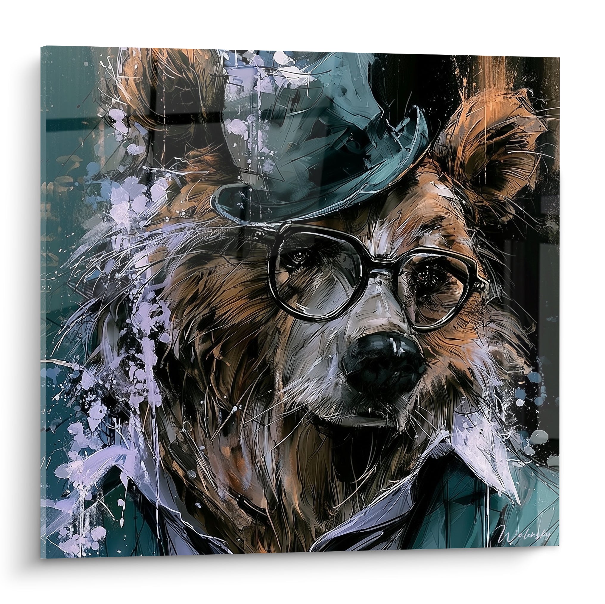 Ours brun coiffé d'un chapeau turquoise et de lunettes rondes, fond anthracite éclaboussé de blanc