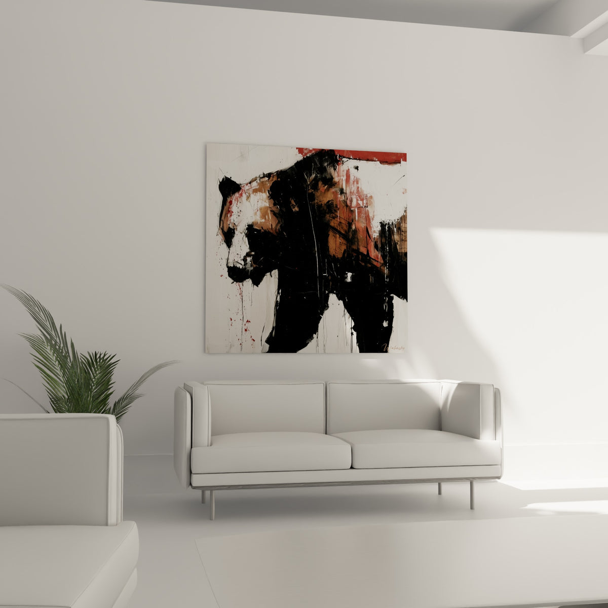 Ours brun aux coulures rouges intenses disposé au-dessus d'un canapé dans un salon lumineux