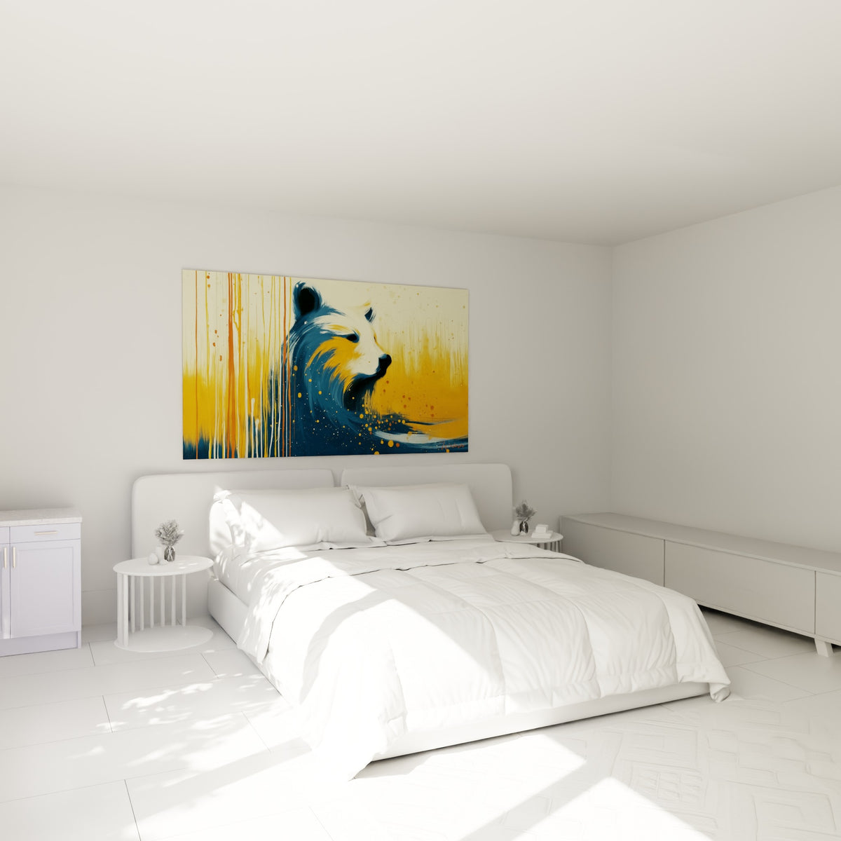 Profil d'ours brun bleu marine et ocre, au-dessus d'un lit dans une chambre claire