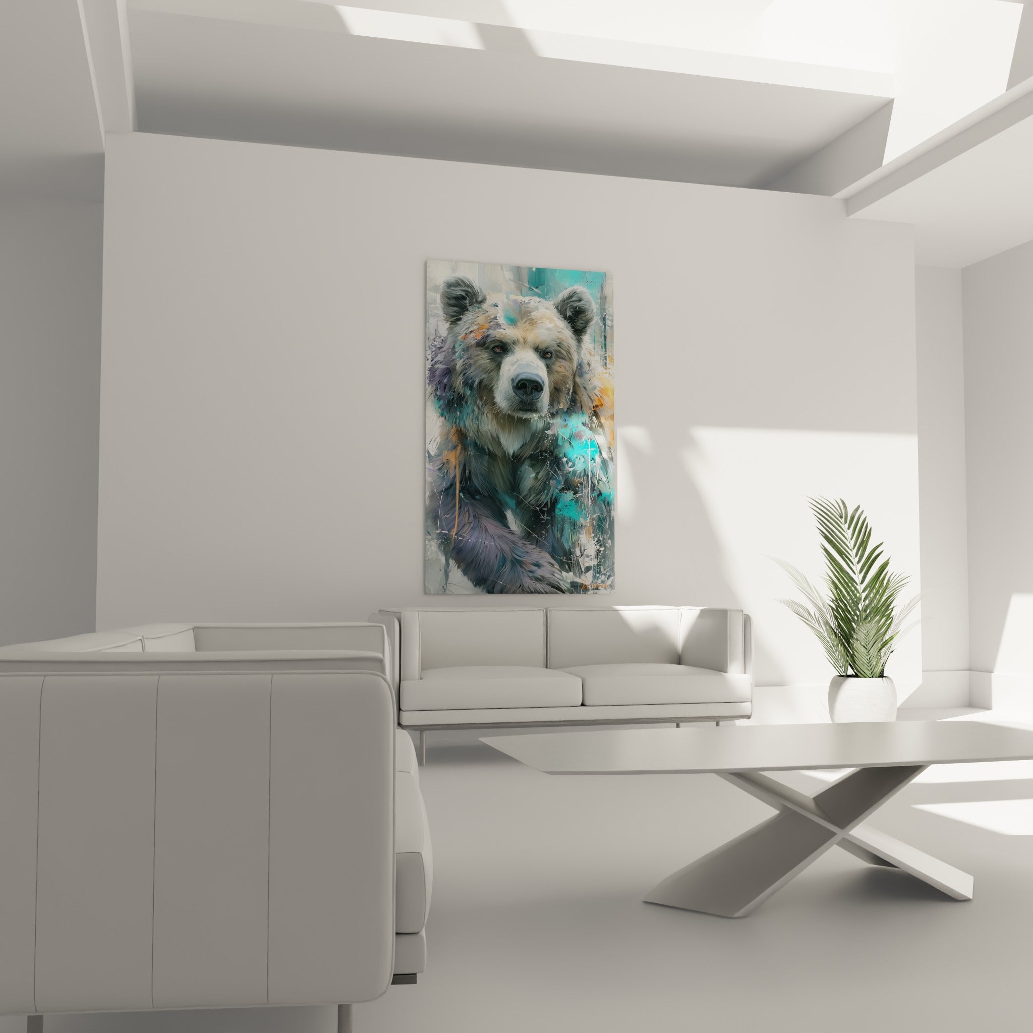 Ours brun aux coulures turquoise et violettes accroché au-dessus d'un canapé dans un salon lumineux