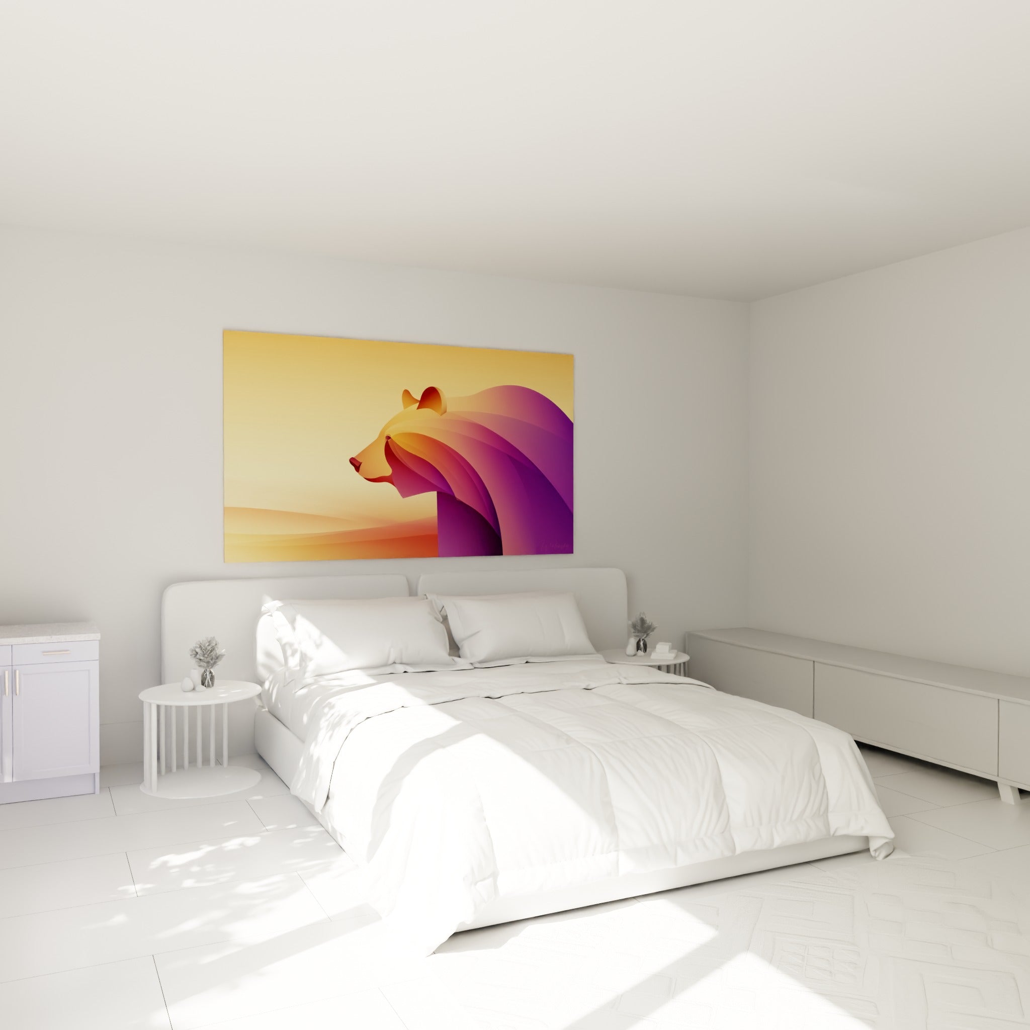Ours brun doré et violet en formes géométriques, accroché au-dessus d'un lit dans une chambre claire