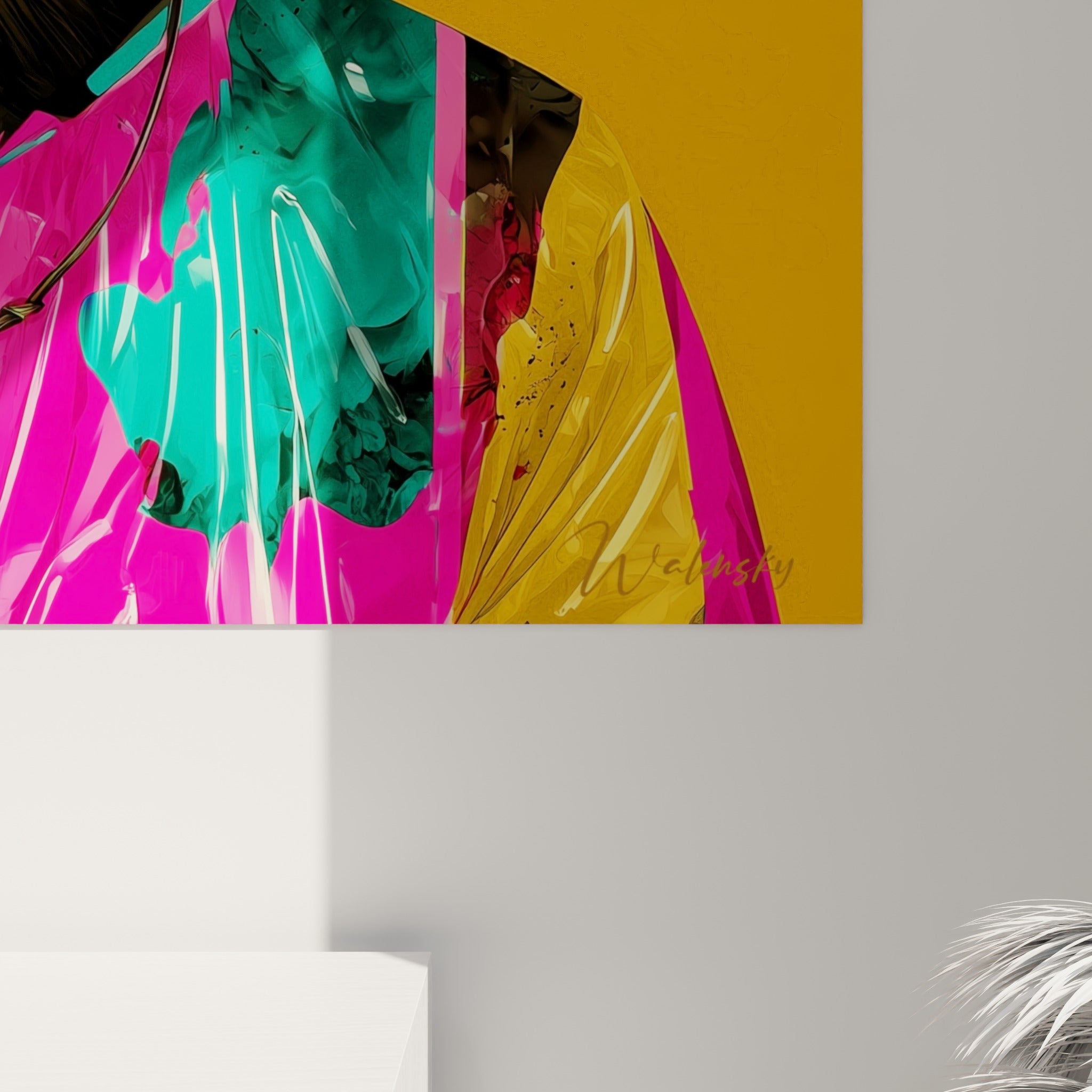 Détail du pelage brun et doré de l'ours, empâtements fuchsia et reflets métalliques du casque