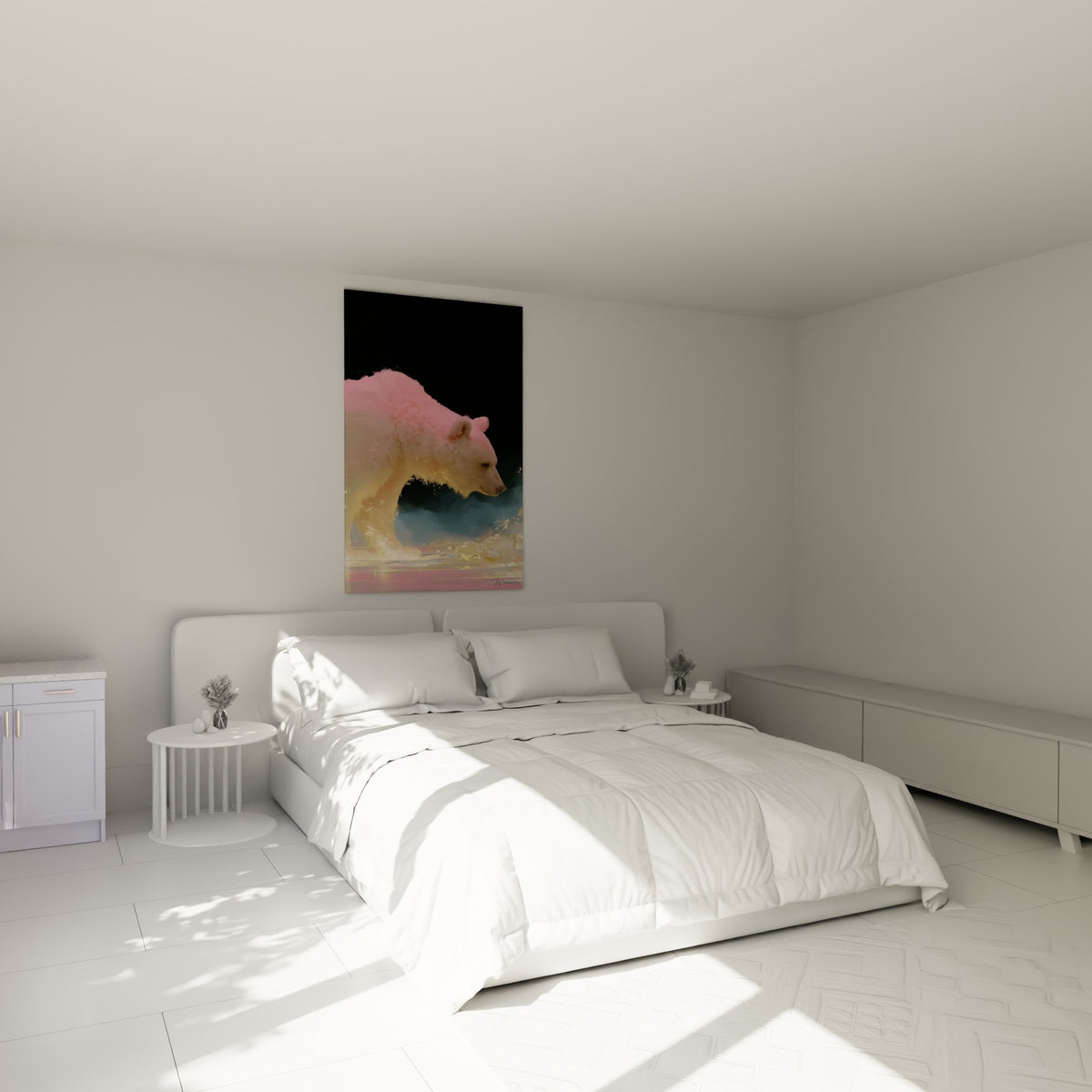 Silhouette d'ours brun rosé et doré accrochée au-dessus d'un lit dans une chambre claire.