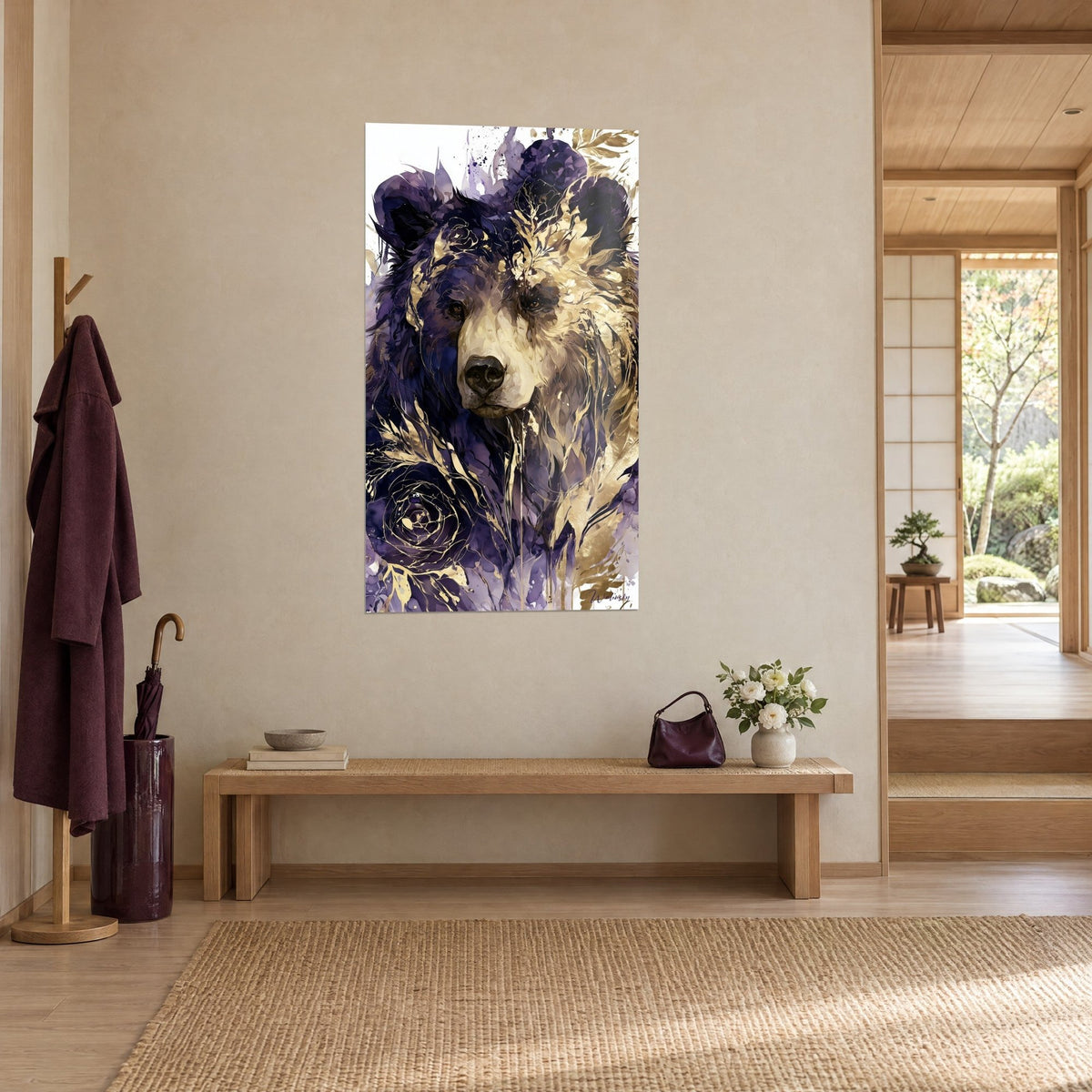 Gemälde majestätischer Grizzlybär, cremefarbene Schnauze und aubergine­farbenes Fell mit Goldakzenten, im Dreiviertelprofil nahe einer Bank aus hellem Holz