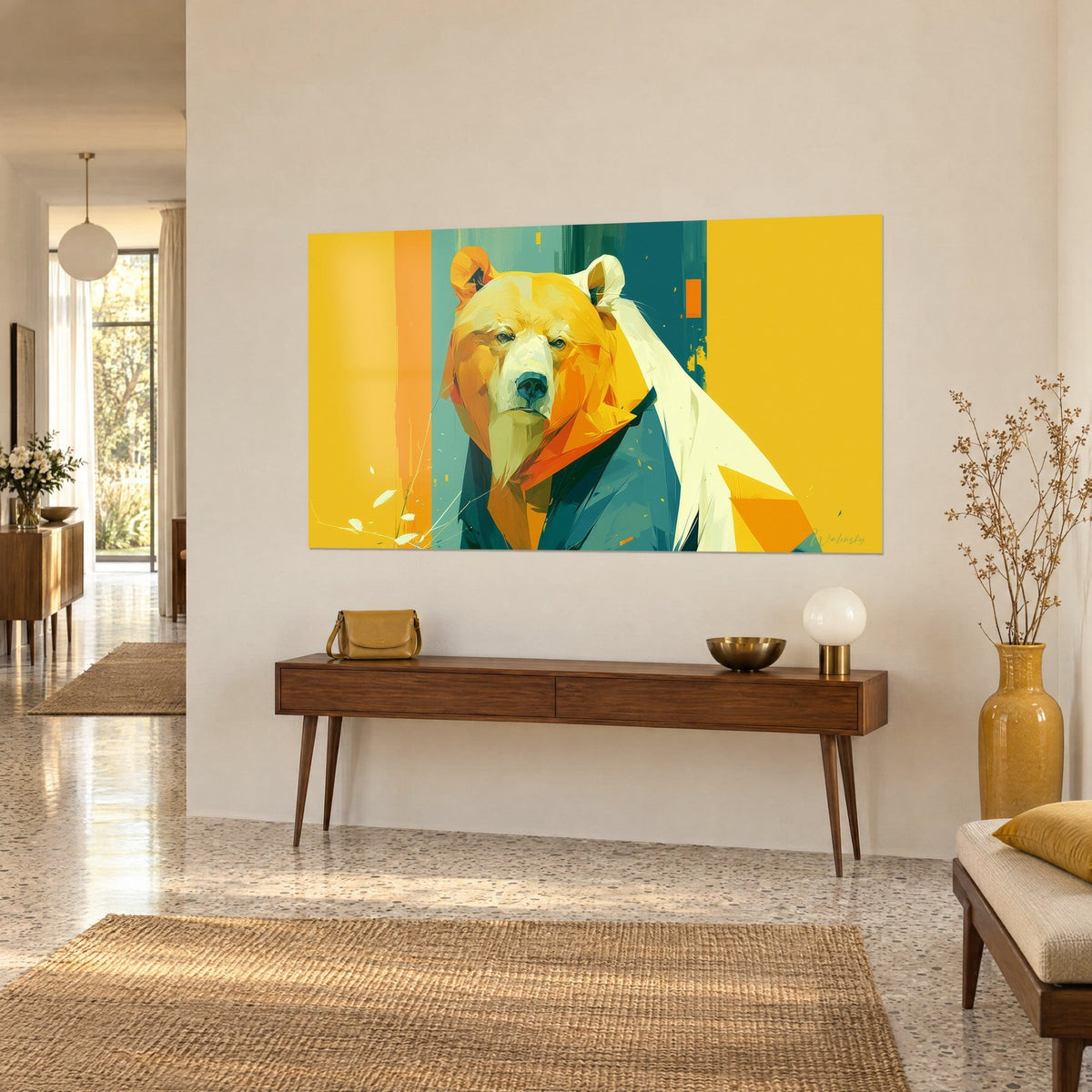 Quadro di un grizzly con campiture geometriche arancio e gialle, cappotto blu petrolio e sfondo senape, appeso sopra una console in legno in un soggiorno