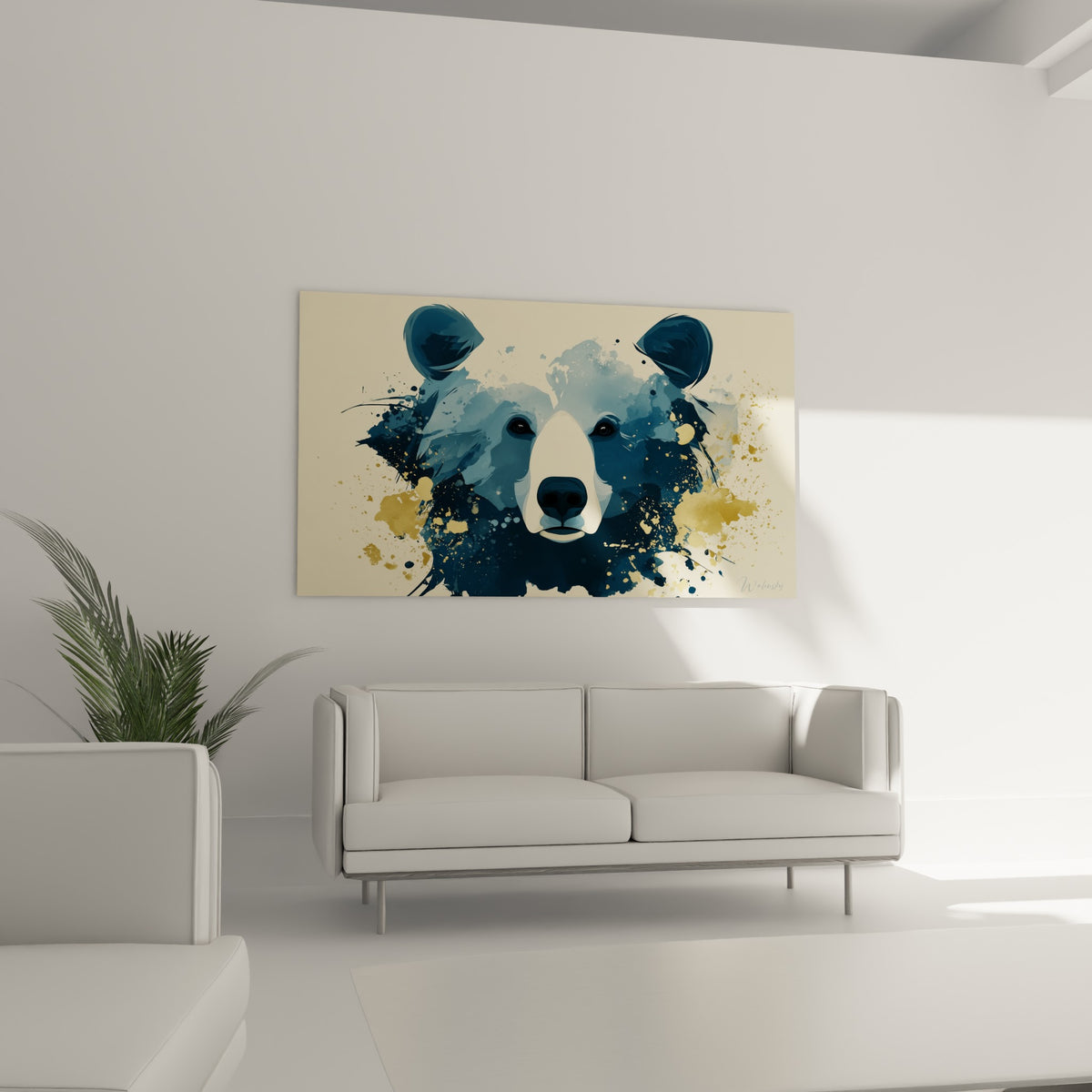 Tête d'ours brun bleu marine aux touches dorées suspendue au-dessus d'un canapé dans un salon lumineux