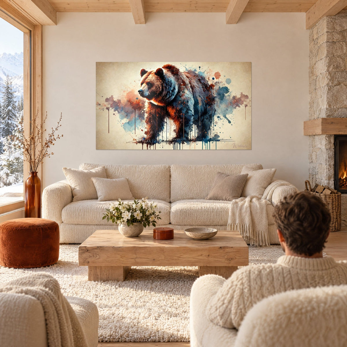 Schilderij van een massieve grizzly in aquarel, roodbruine en marineblauwe vacht, druipsporen op crèmekleurige achtergrond, boven een bank in een lichte woonkamer
