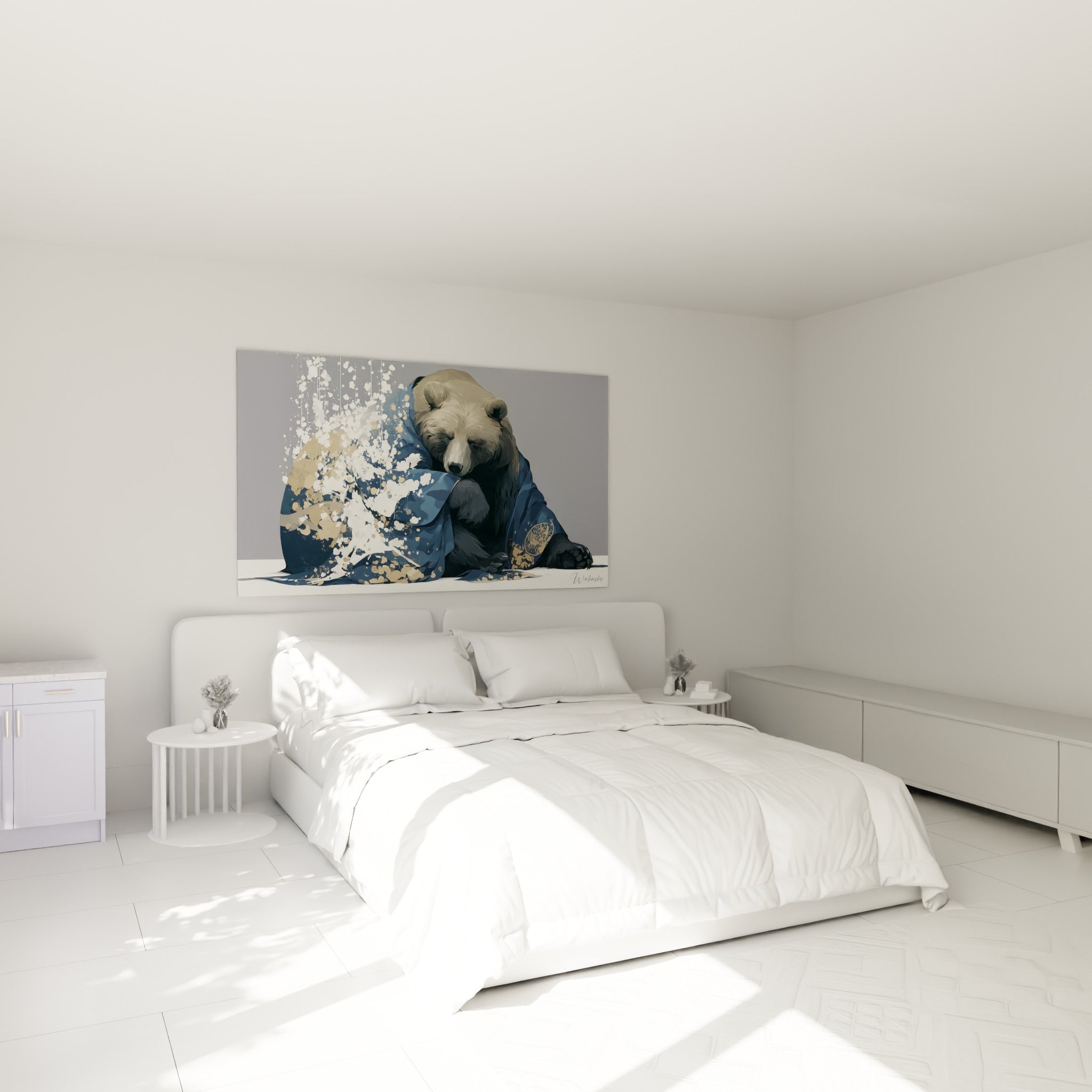 Créature paisible drapée de bleu marine et de doré, tableau ours brun au-dessus d'un lit dans une chambre claire