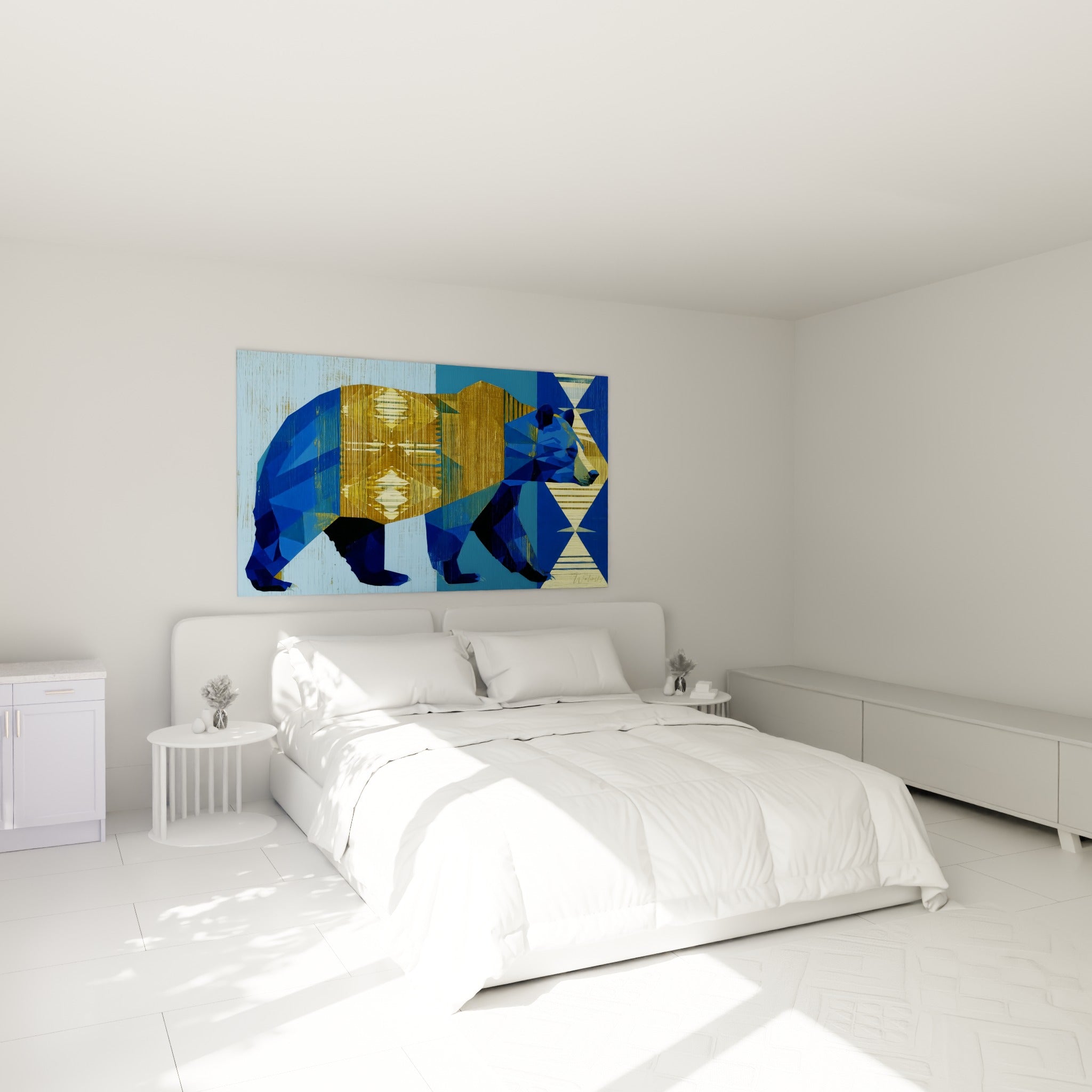 Silhouette d'Ours brun aux facettes dorées et bleu marine, accrochée au-dessus d'un lit dans une chambre claire