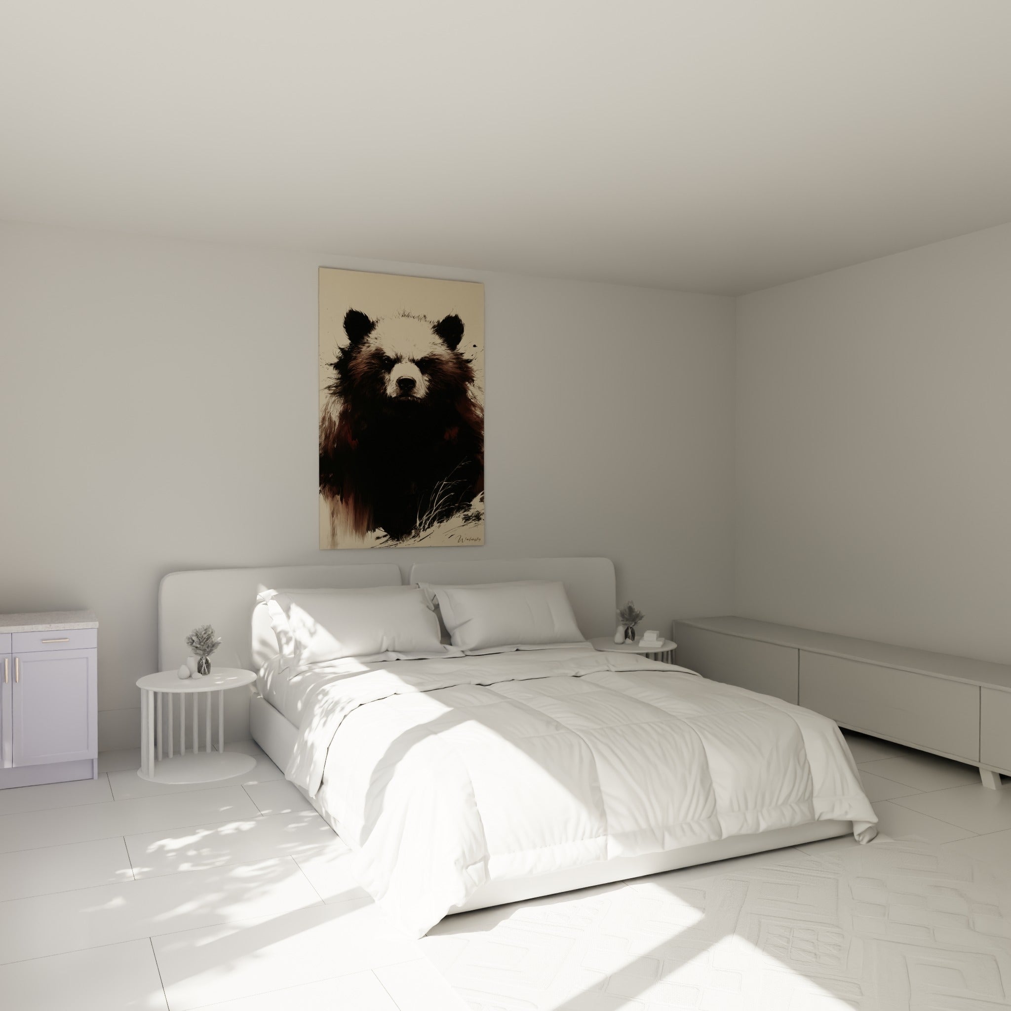 Regard perçant d'un ours brun fauve et noir, accroché au-dessus d'un lit dans une chambre claire