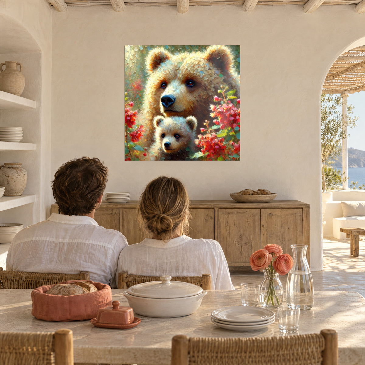 Tableau duo d'ours bruns au museau sombre entouré de fleurs cerise et de feuillage vert, mur crème, deux personnes de dos à table