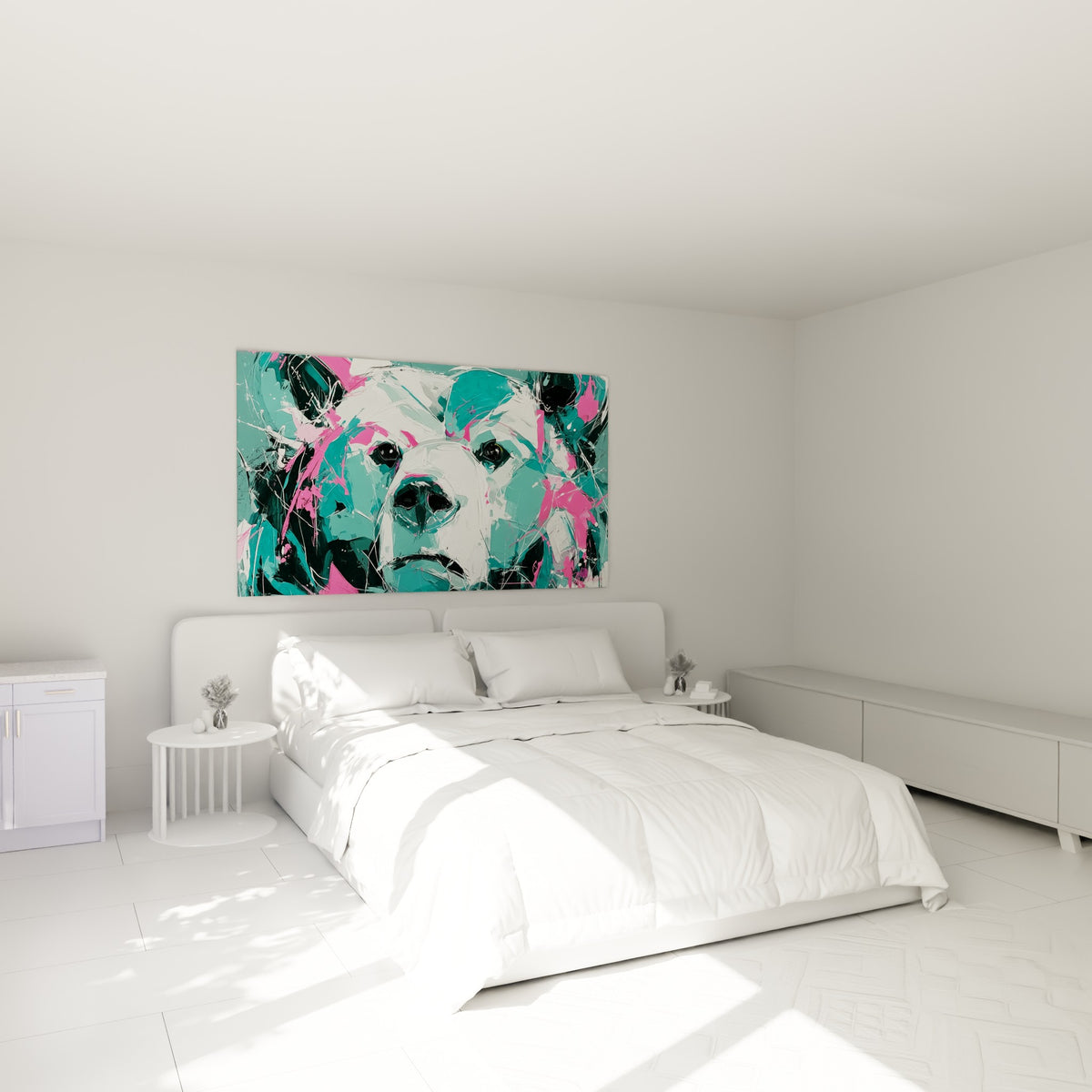 Portrait d'ours brun turquoise et rose accroché au-dessus d'un lit dans une chambre claire