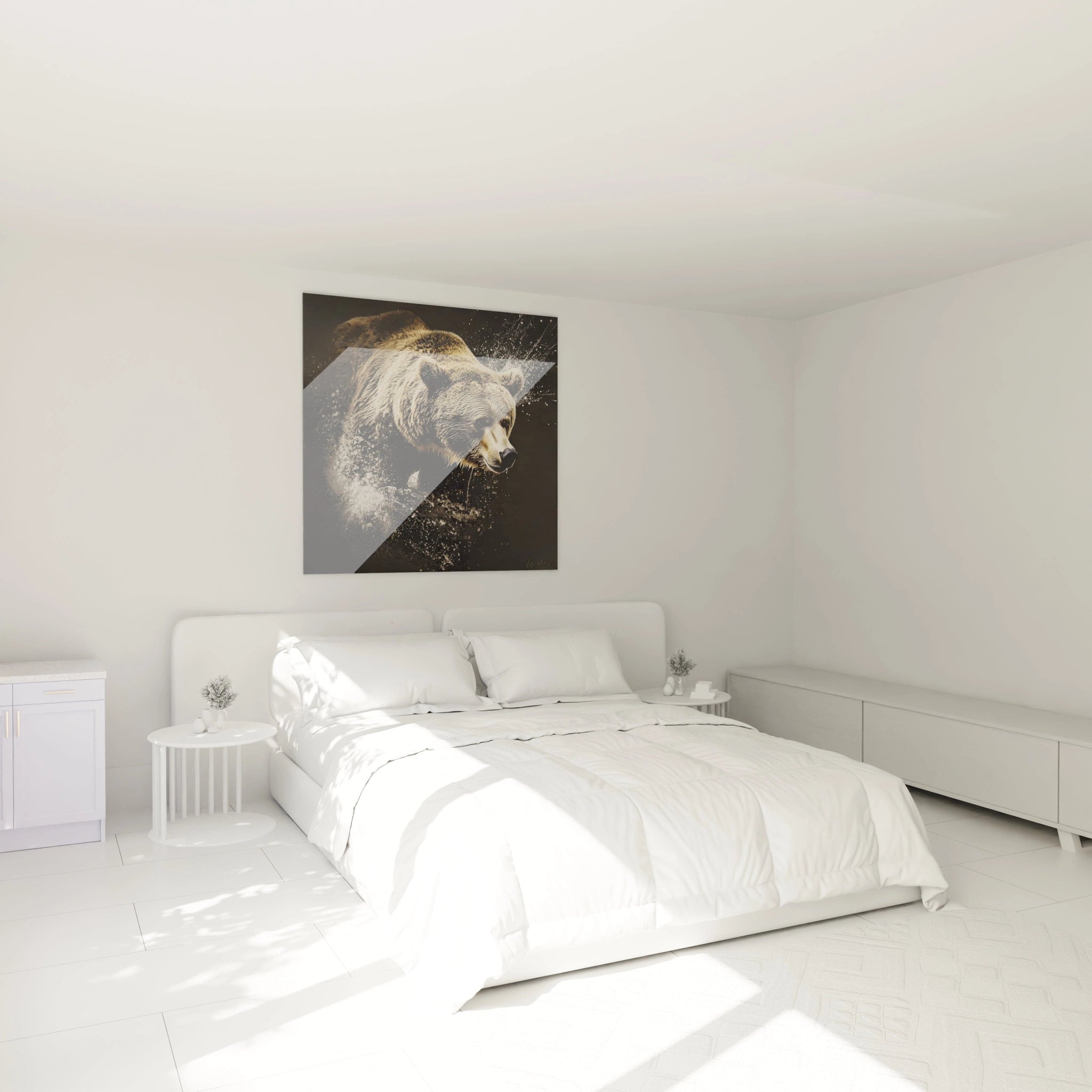 Tableau ours brun Walensky accroché dans une chambre moderne lumineuse avec lit blanc