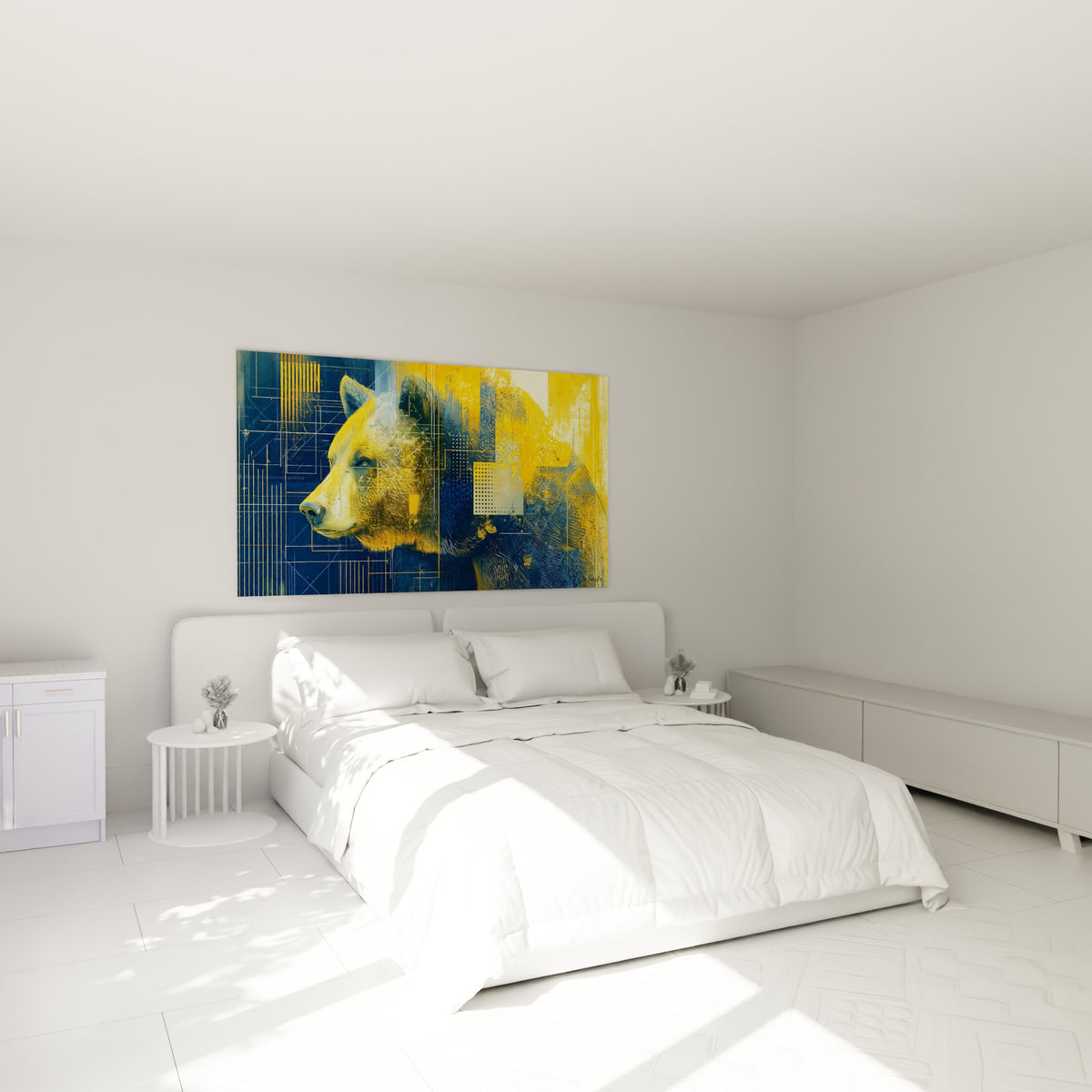 Ours brun graphique en bleu marine et jaune doré, accroché au-dessus d'un lit dans une chambre claire