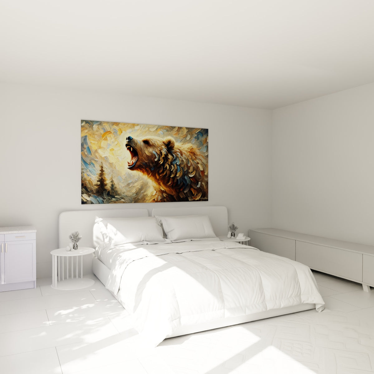 Fauve doré à la gueule ouverte, touches bleutées et ocre, accroché au-dessus d'un lit dans une chambre claire