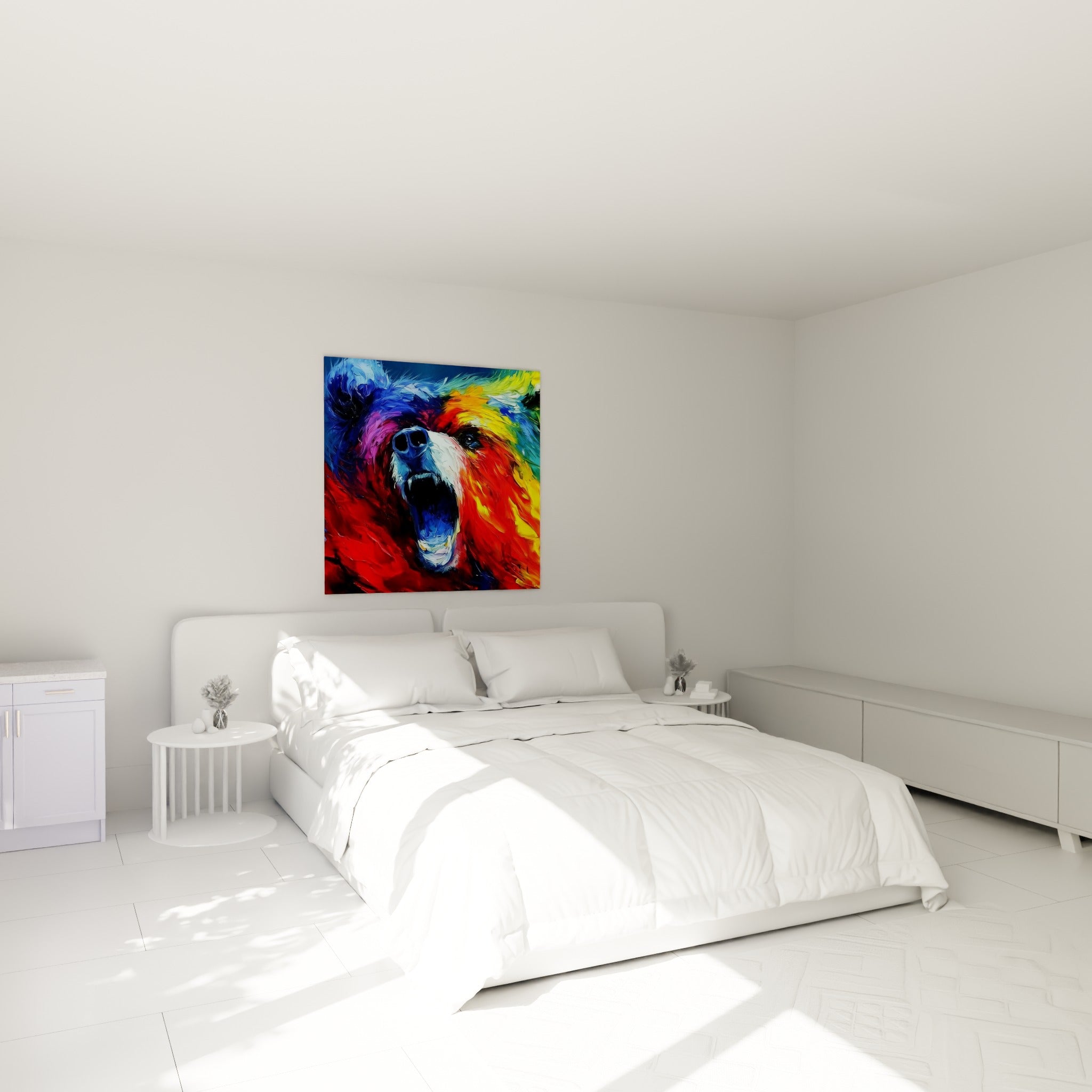 Rugissement de l'ours brun rouge et bleu au-dessus d'un lit dans une chambre claire