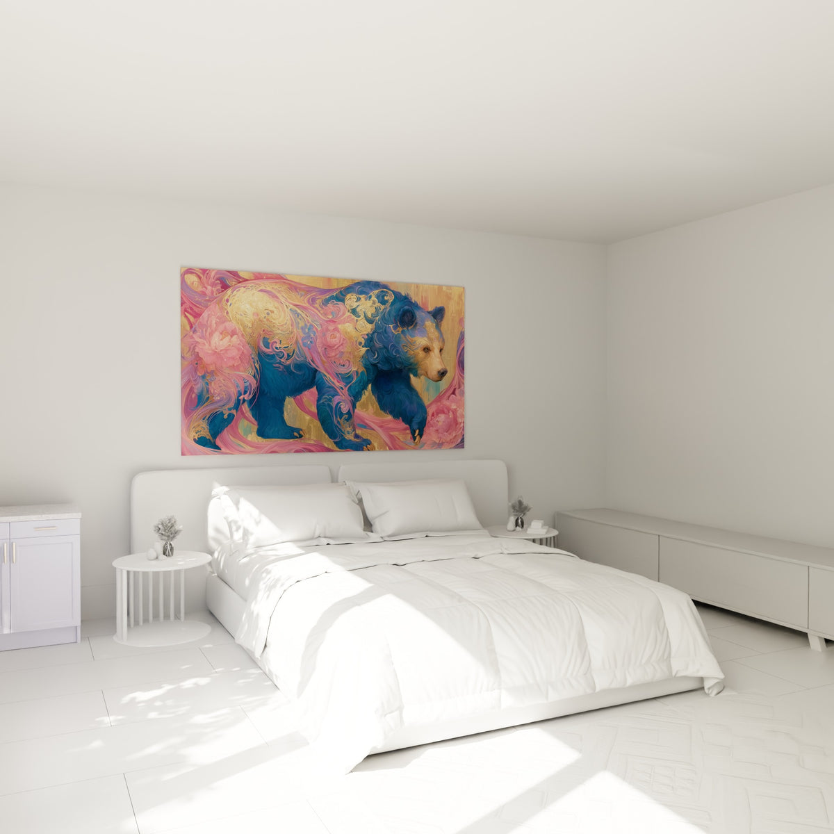 Marche paisible de l'Ours brun bleu et rose au-dessus d'un lit dans une chambre claire